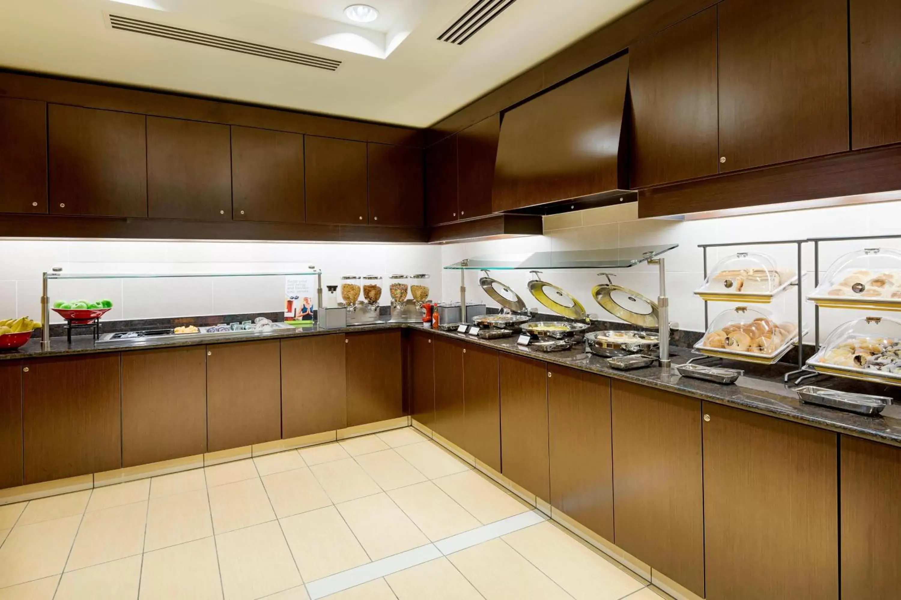 Breakfast, Kitchen/Kitchenette in Residence Inn by Marriott Fort Myers at I-75 and Gulf Coast Town Center