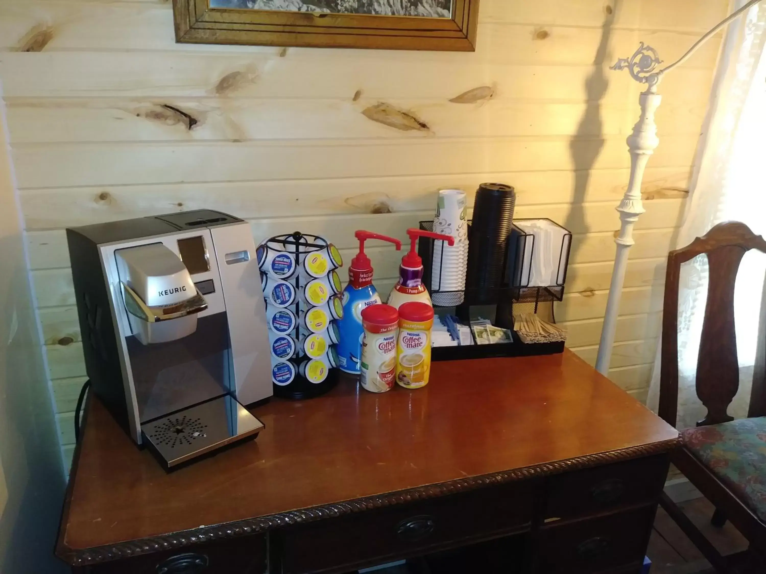 Coffee/tea facilities, Kitchen/Kitchenette in The Sturgis Motel