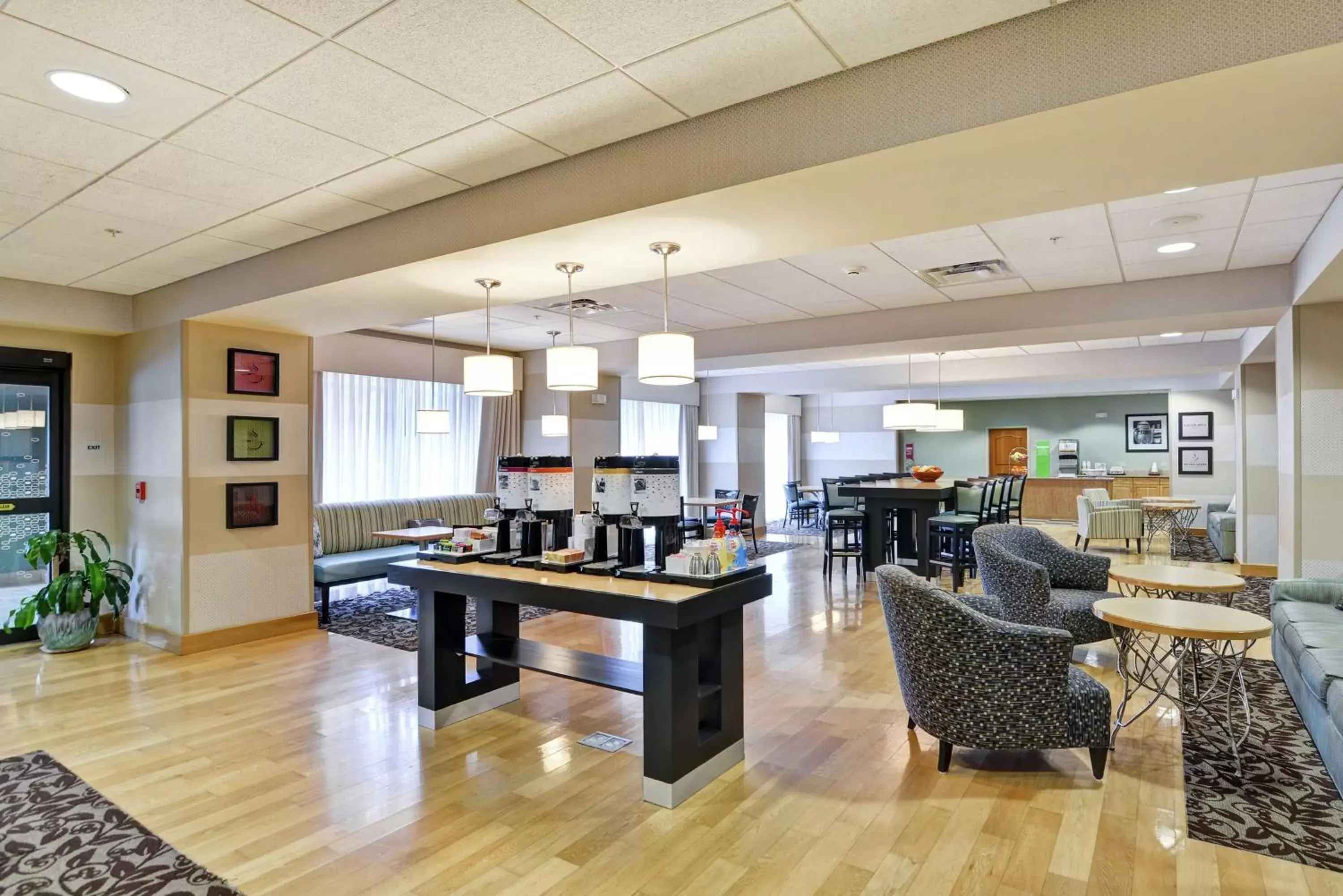 Dining area in Hampton Inn Tunkhannock