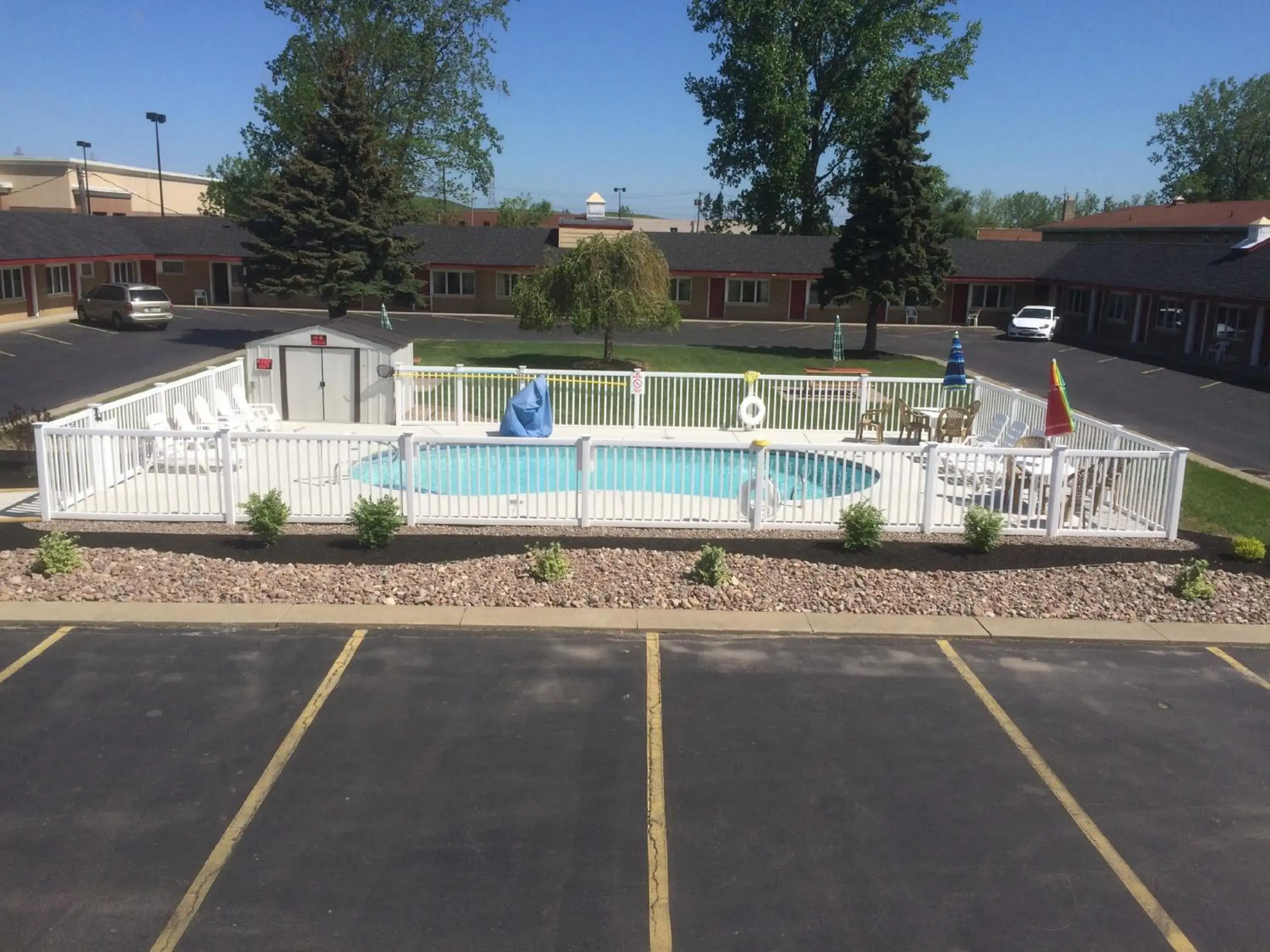 Pool view, Swimming Pool in Caravan Motel