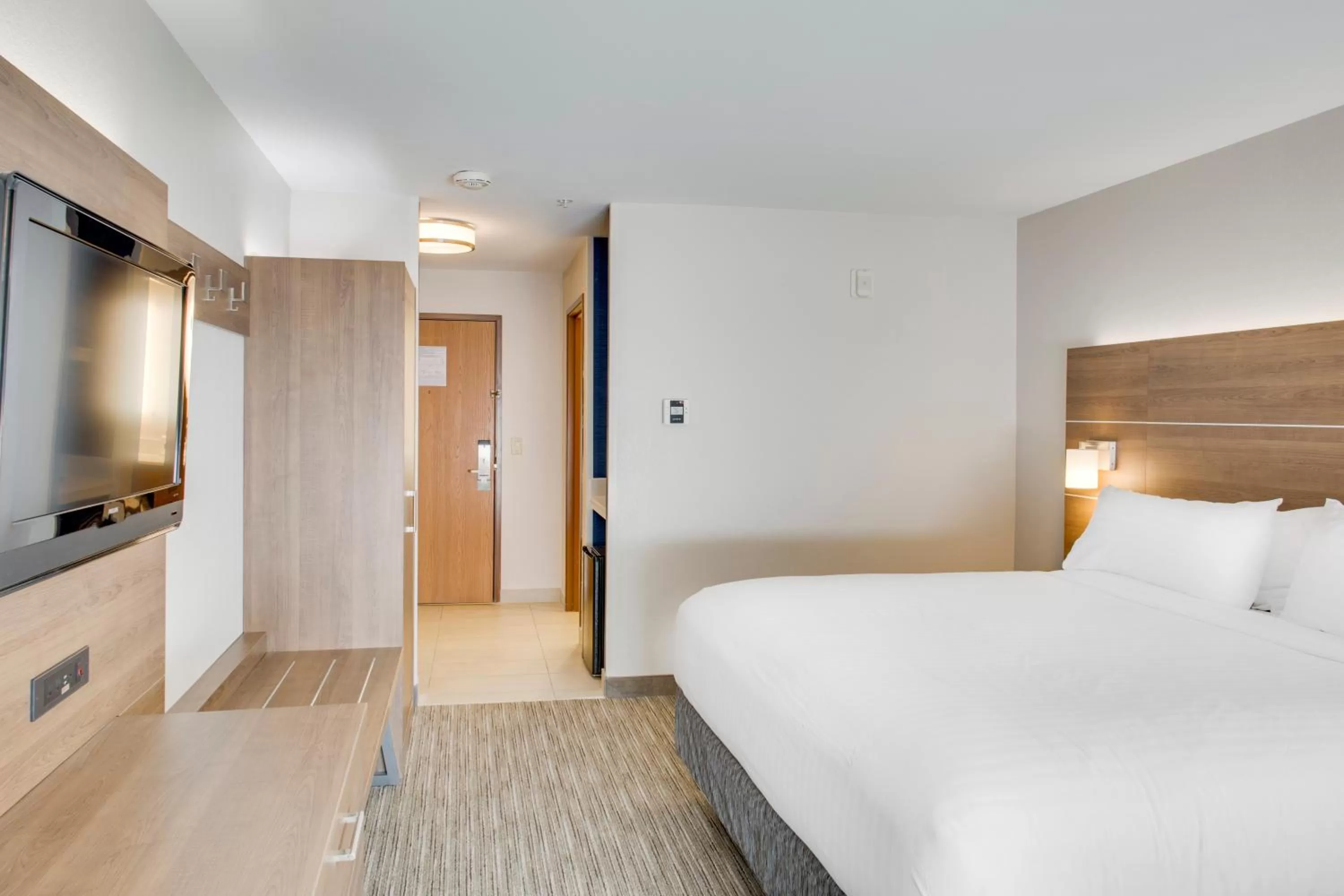 Photo of the whole room, Bed in Holiday Inn Express Hotel & Suites Chickasha by IHG