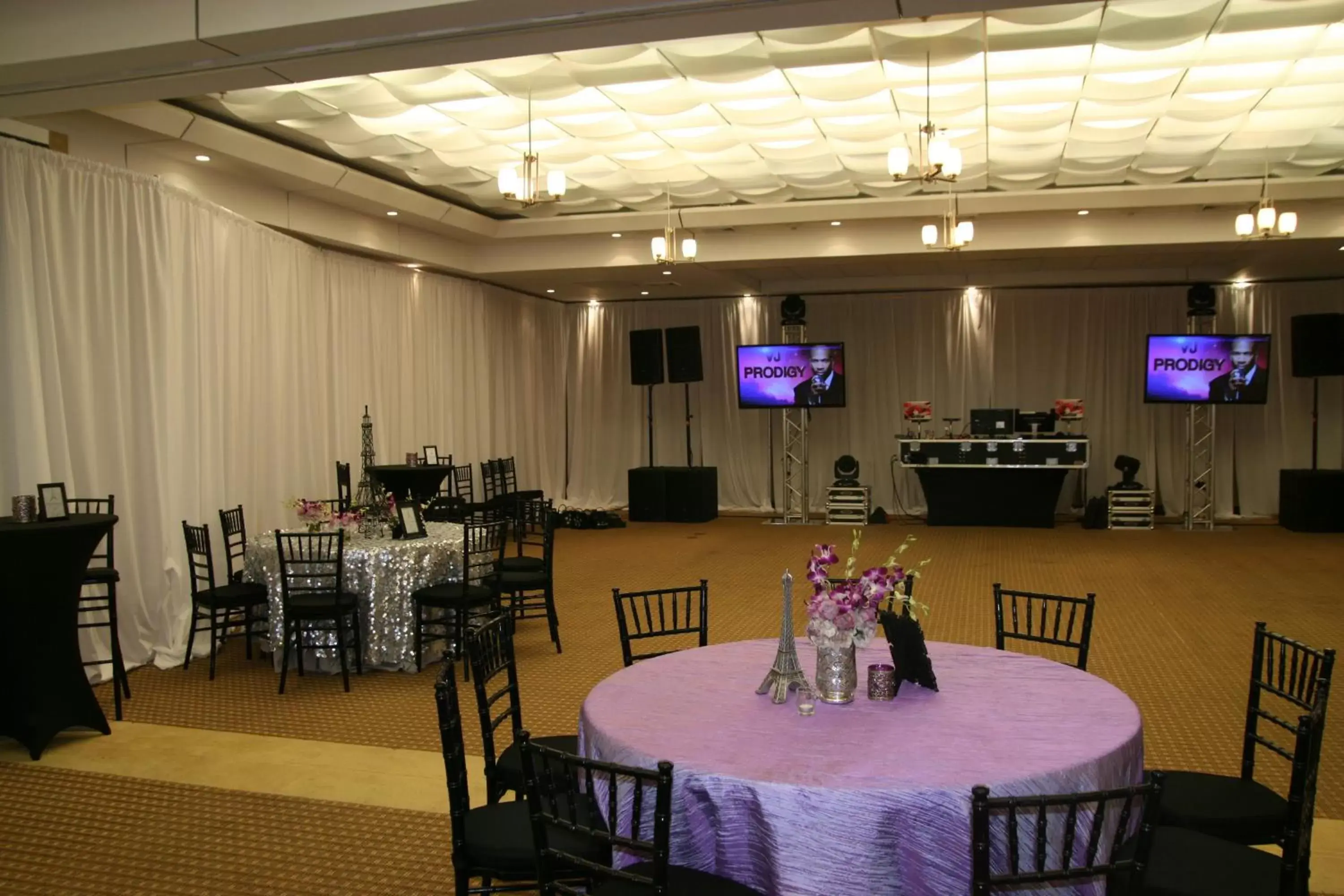 Banquet/Function facilities, Restaurant/Places to Eat in Holiday Inn Macon North, an IHG Hotel