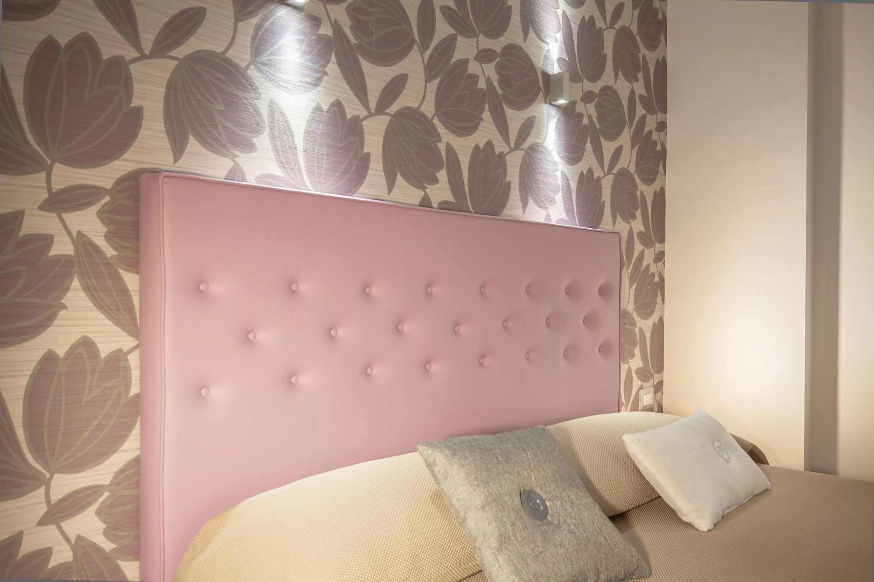 Decorative detail, Bed in Rome Kings Suite