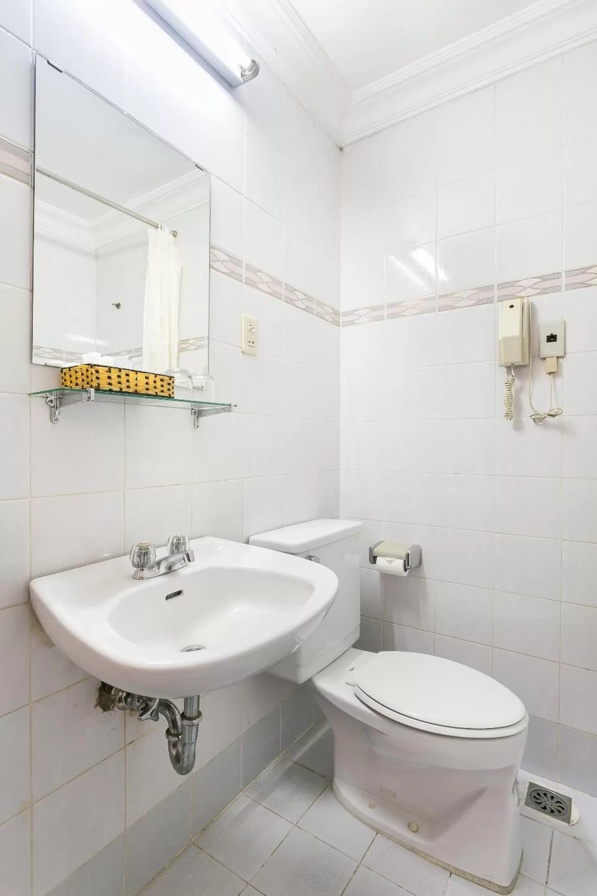 Bathroom in Riverside Hotel Saigon Bathroom in Riverside Hotel Saigon