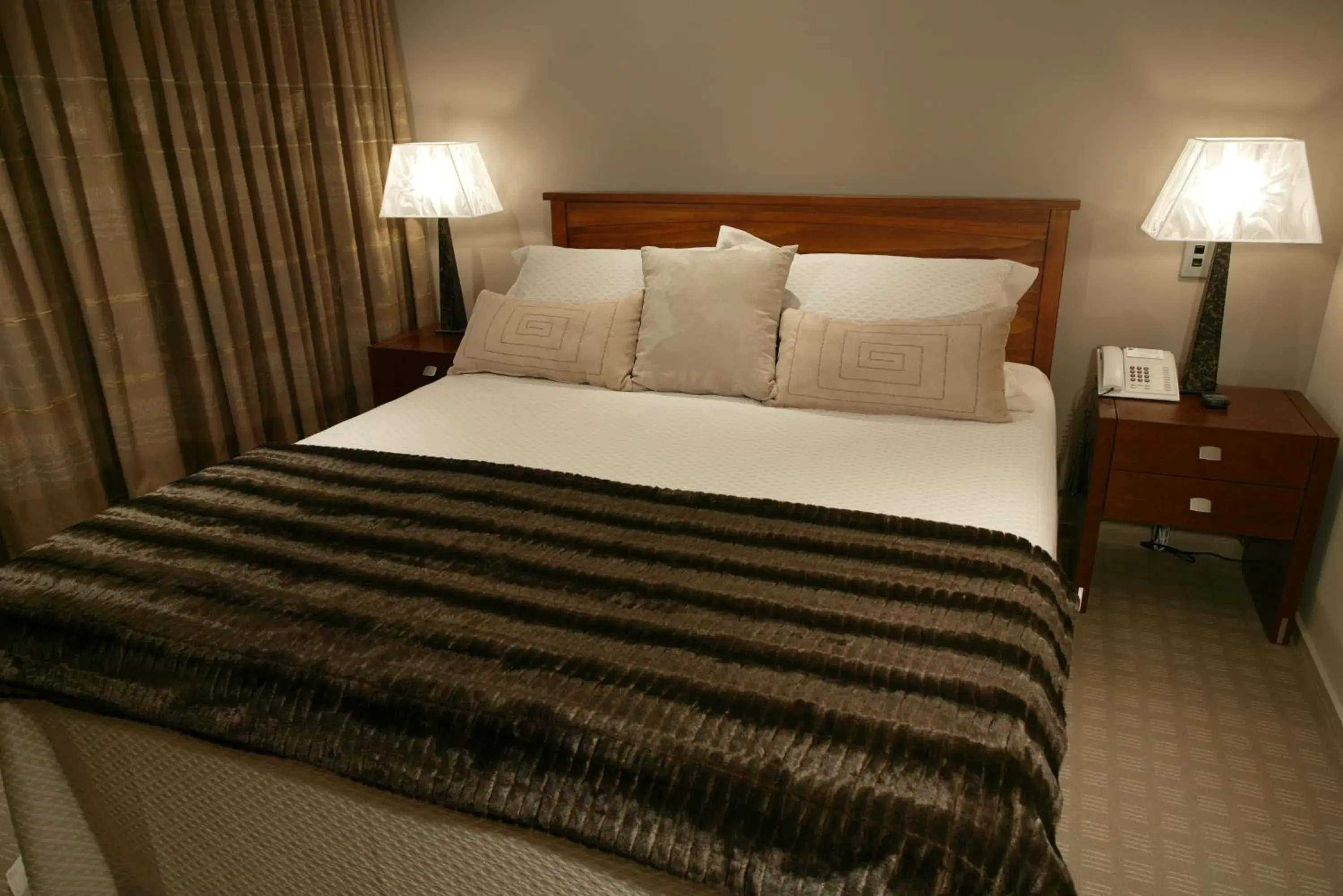 Bedroom, Bed in Brentwood Hotel