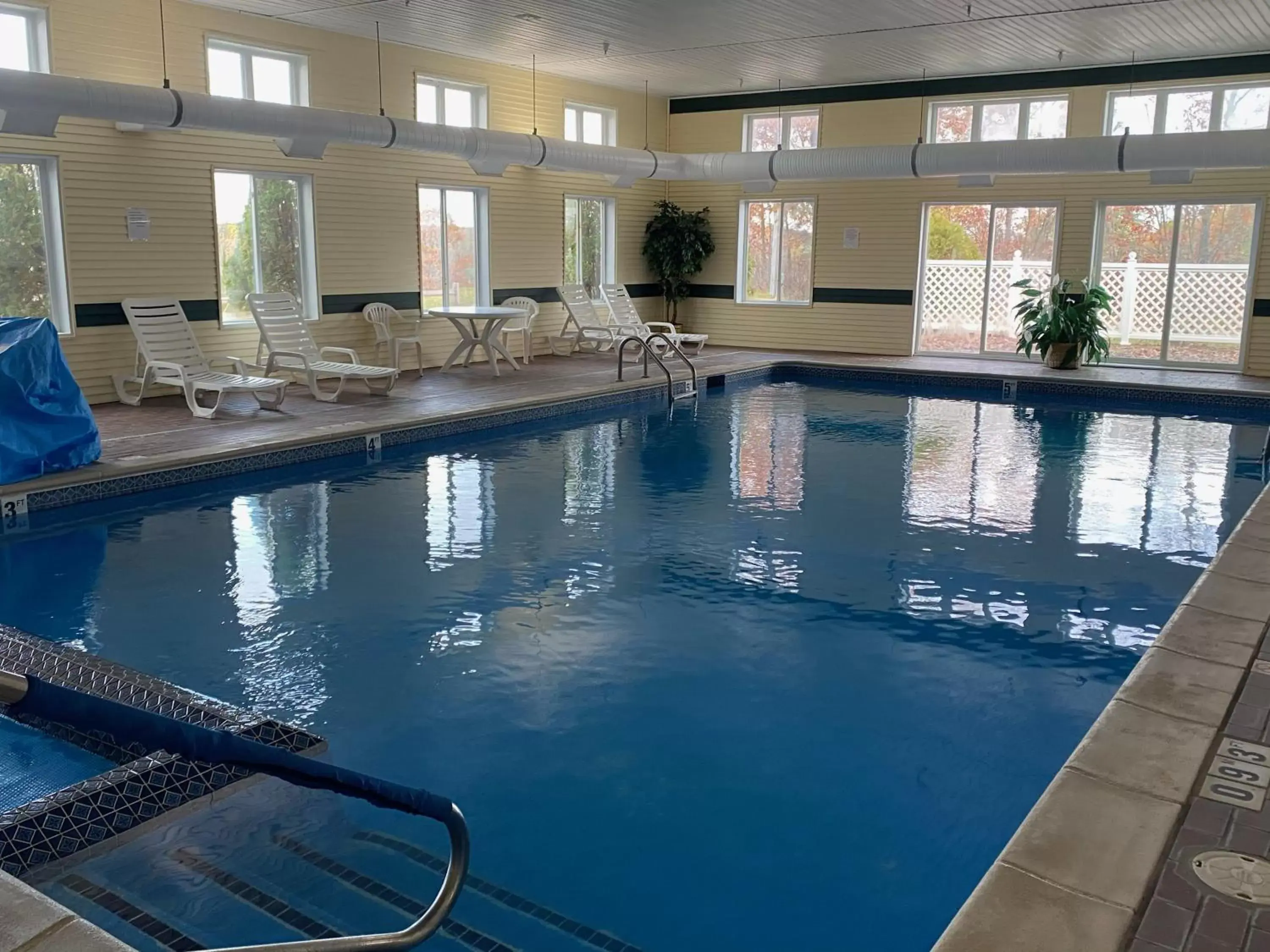 Pool view, Swimming Pool in Hometown Inn Indian River