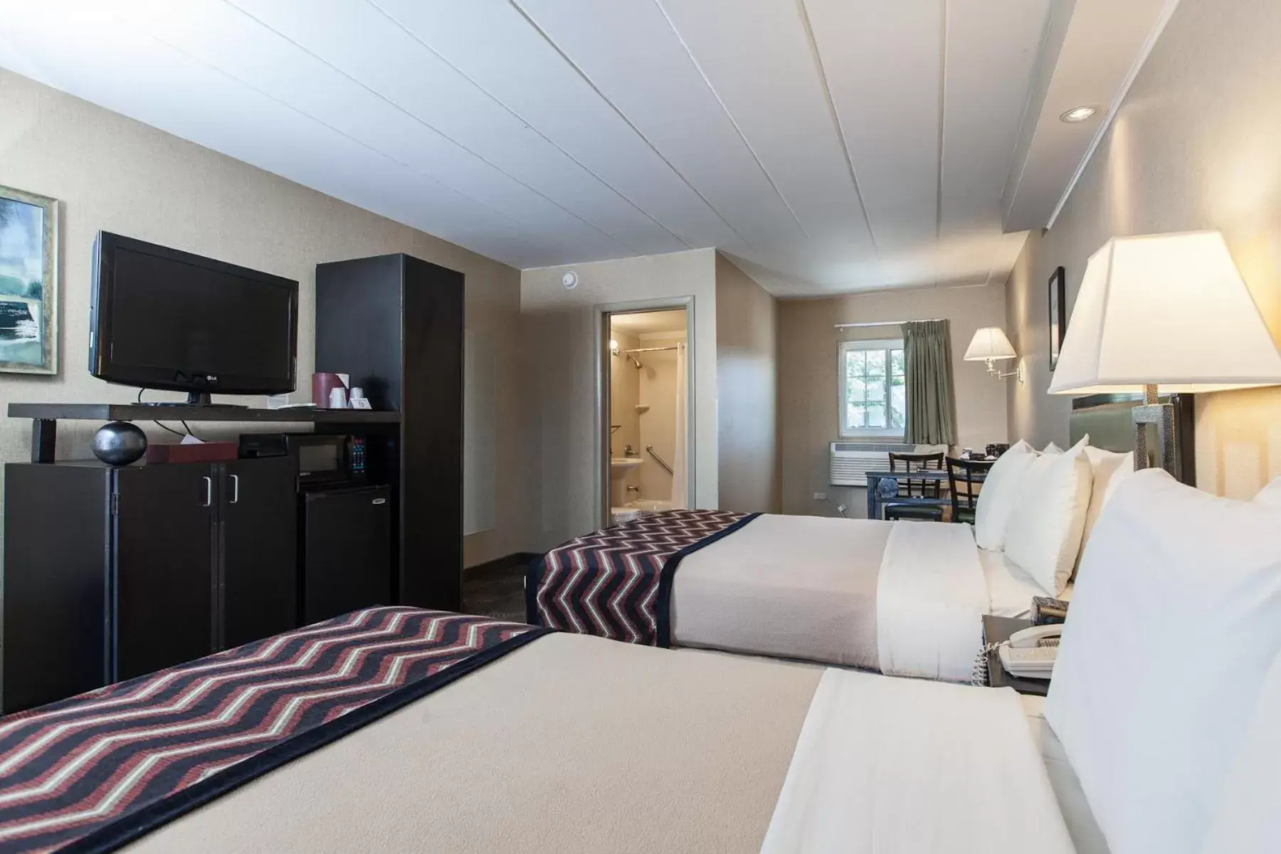 Bed in Carlton Inn Midway Bed in Carlton Inn Midway