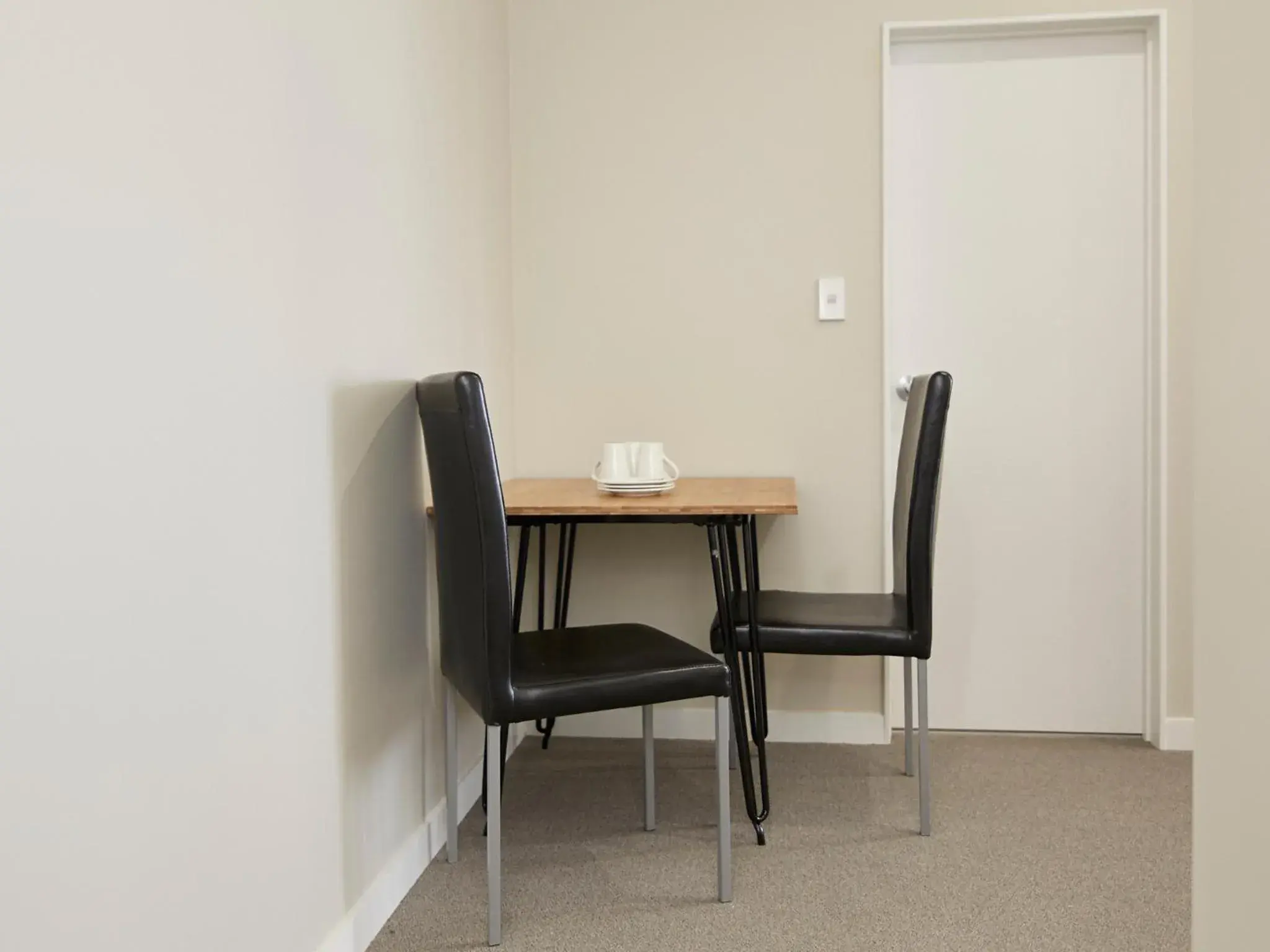 Dining Area in Three Palms Lodge