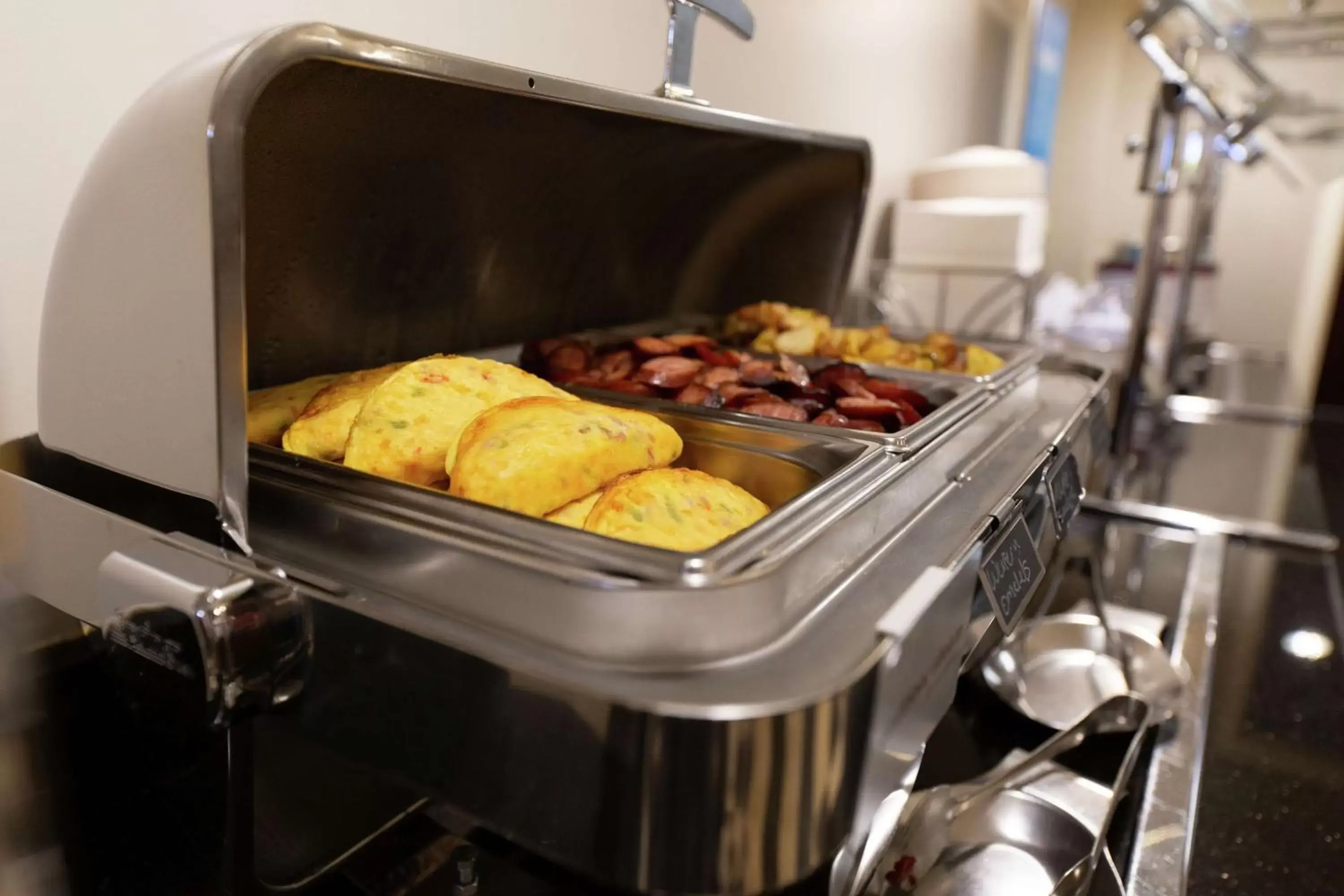 Restaurant/places to eat in Hampton Inn & Suites Raleigh Cary Lenovo Center Restaurant/places to eat in Hampton Inn & Suites Raleigh Cary Lenovo Center