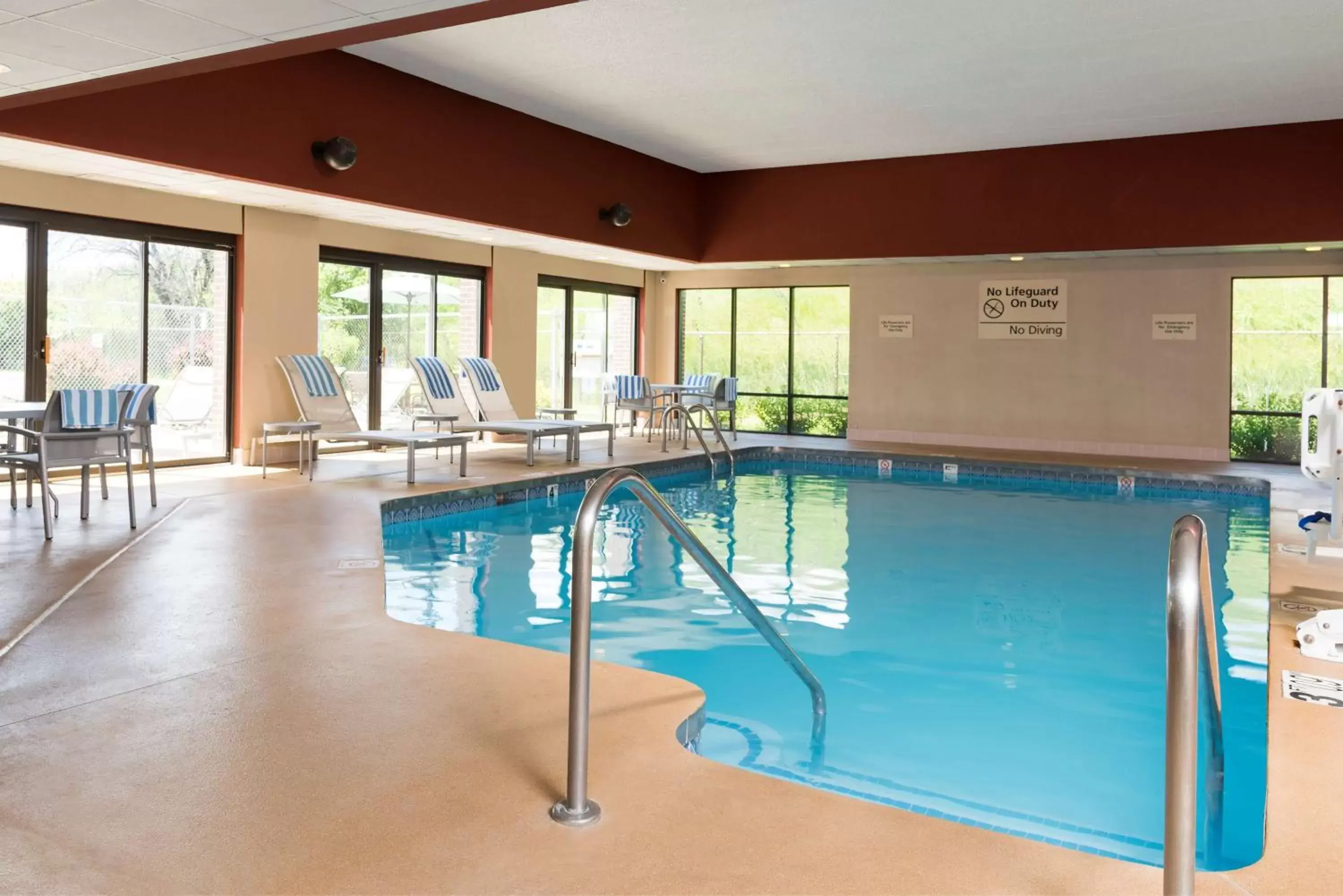 Pool view, Swimming Pool in Hampton Inn Milwaukee Northwest