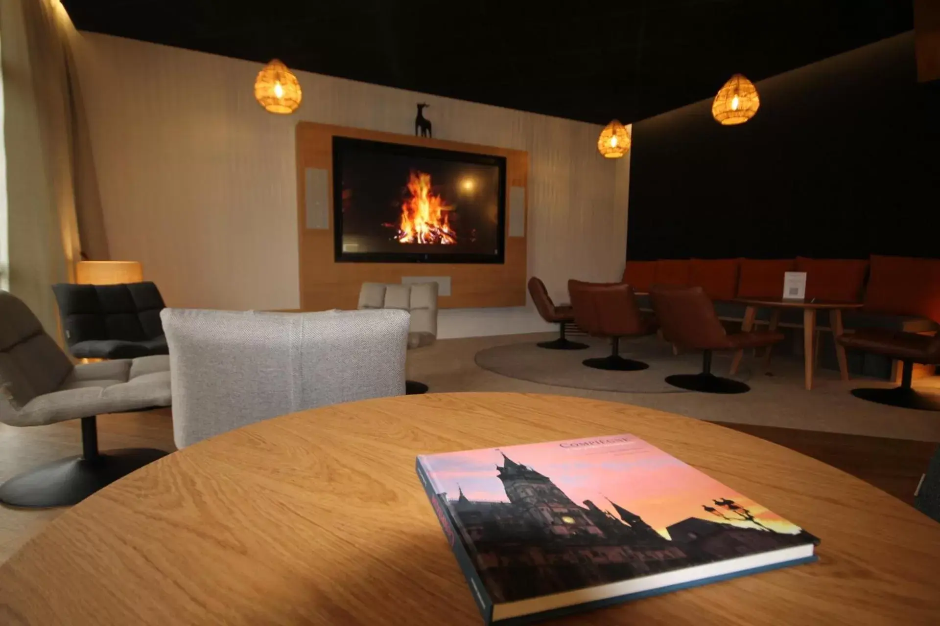 Lounge or bar, Seating Area in Mercure Compiègne Sud