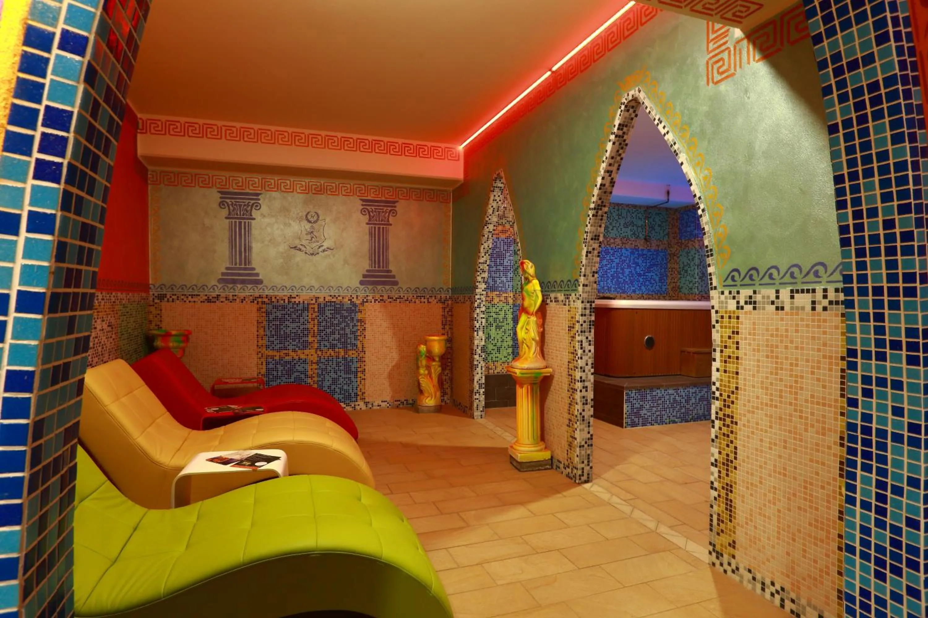 Hot Tub, Bed in Impero Hotel Beauty & Spa - Bike Hotel