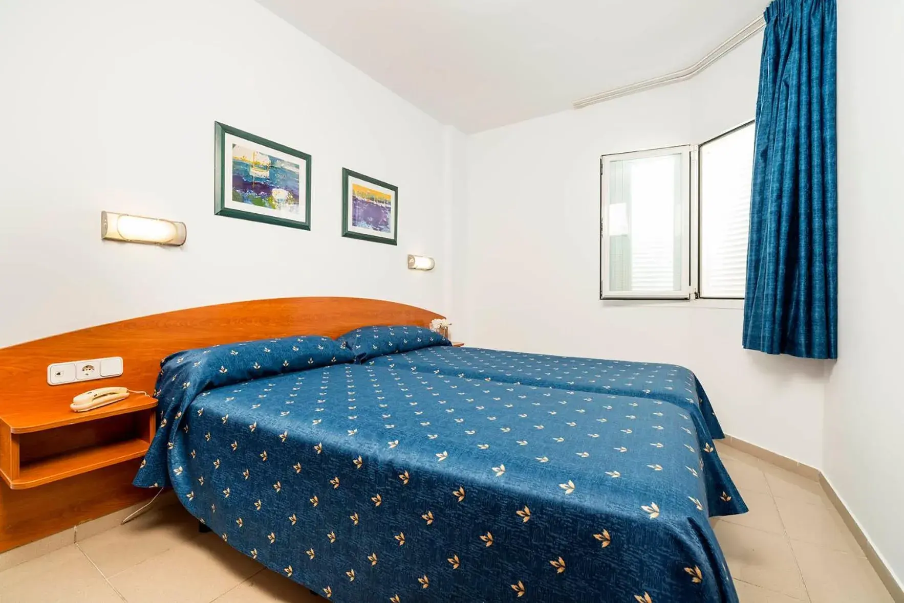 Bed in Aparthotel Costa Encantada