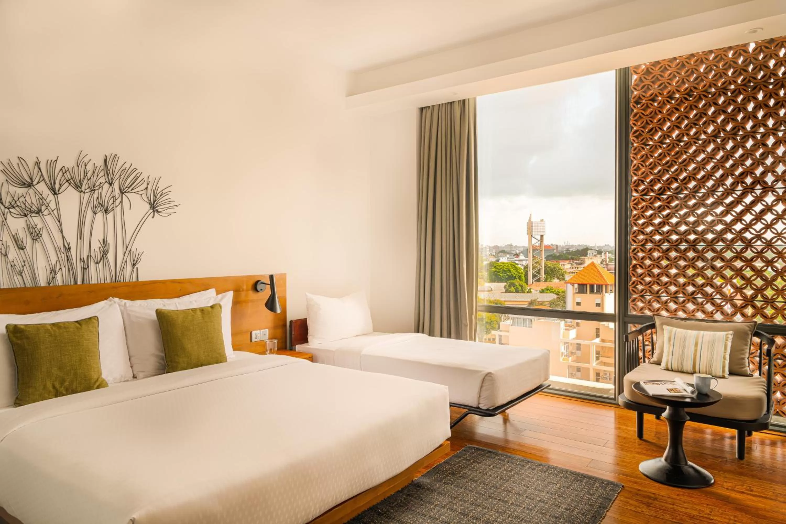 Photo of the whole room, Bed in Jetwing Colombo Seven