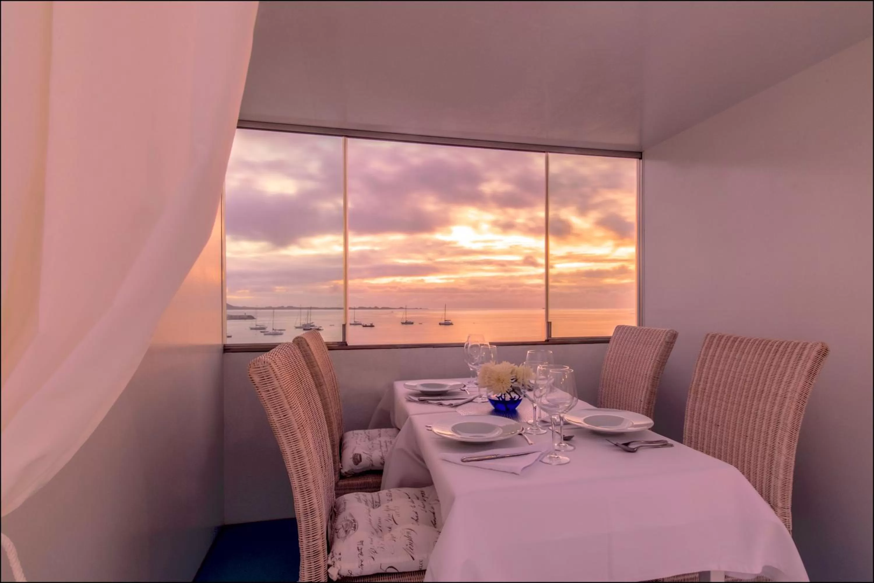 Restaurant/Places to Eat in AVANTI Lifestyle Hotel - Only Adults