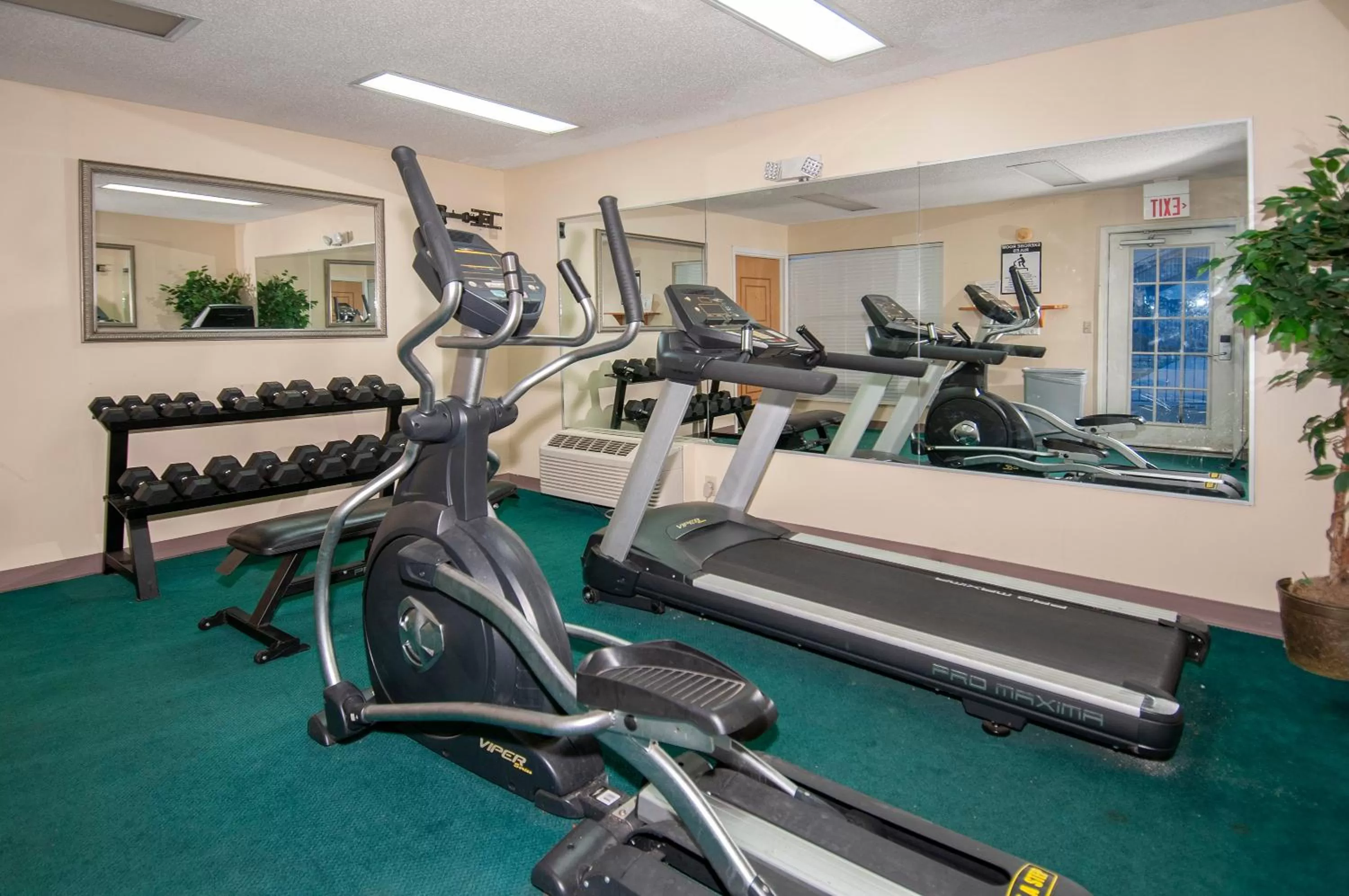 Fitness centre/facilities in Baymont by Wyndham Tuscaloosa