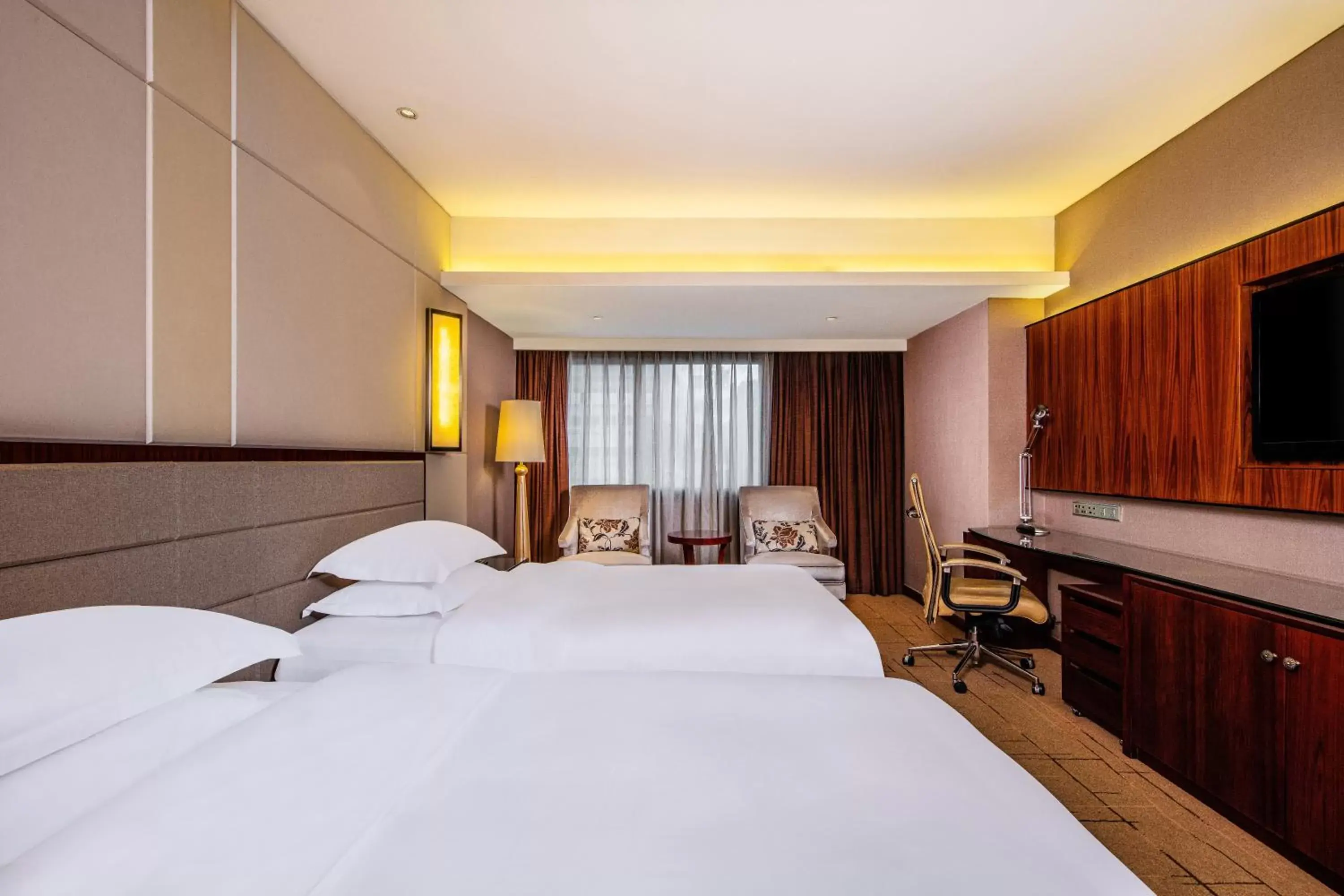 Bed in Crowne Plaza Foshan, an IHG Hotel - Exclusive bus stations for HKSAR round-trips