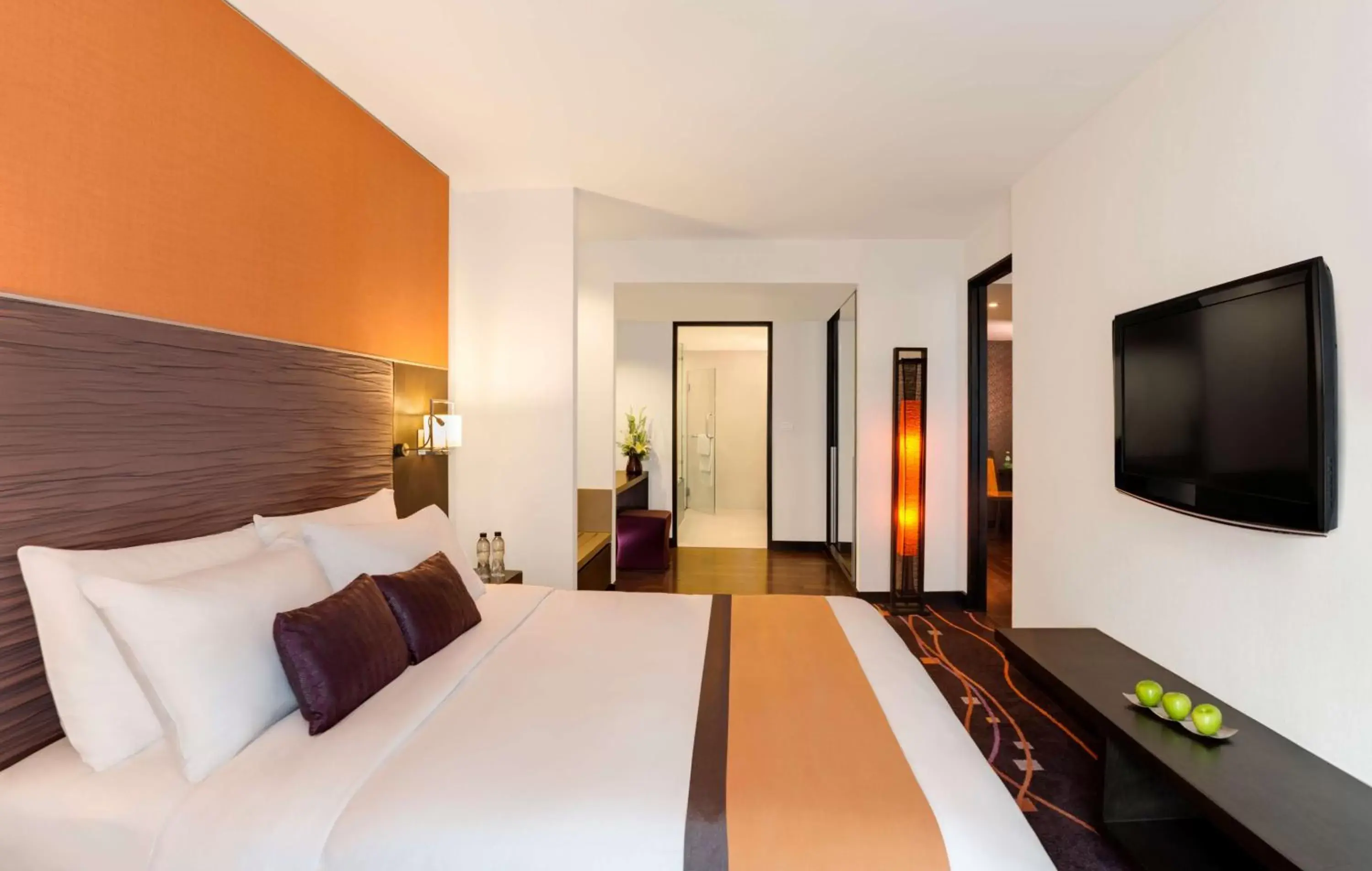 Photo of the whole room, Bed in Radisson Suites Bangkok Sukhumvit - SHA Extra Plus