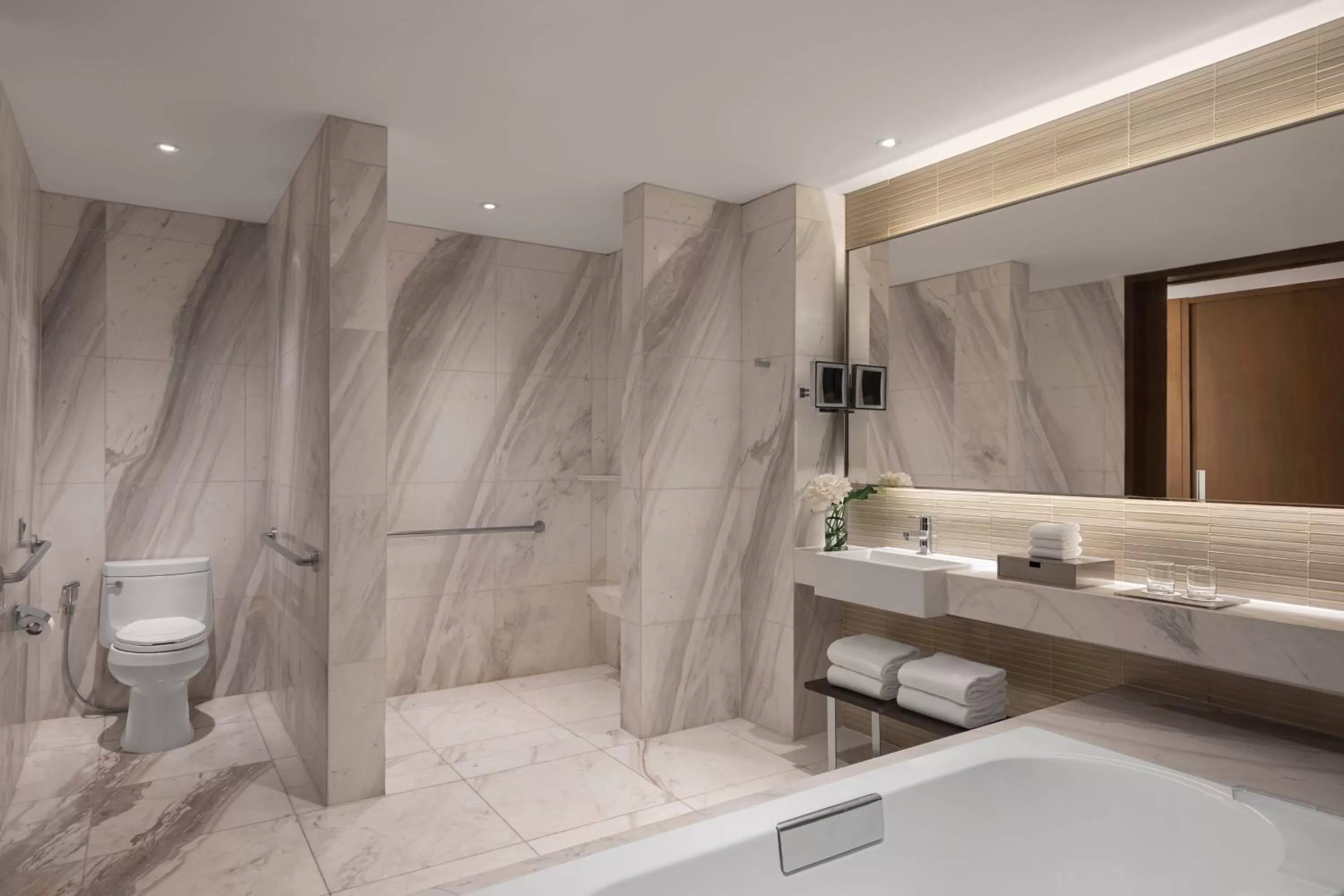 Bathroom in Manila Marriott Hotel at Newport World Resorts