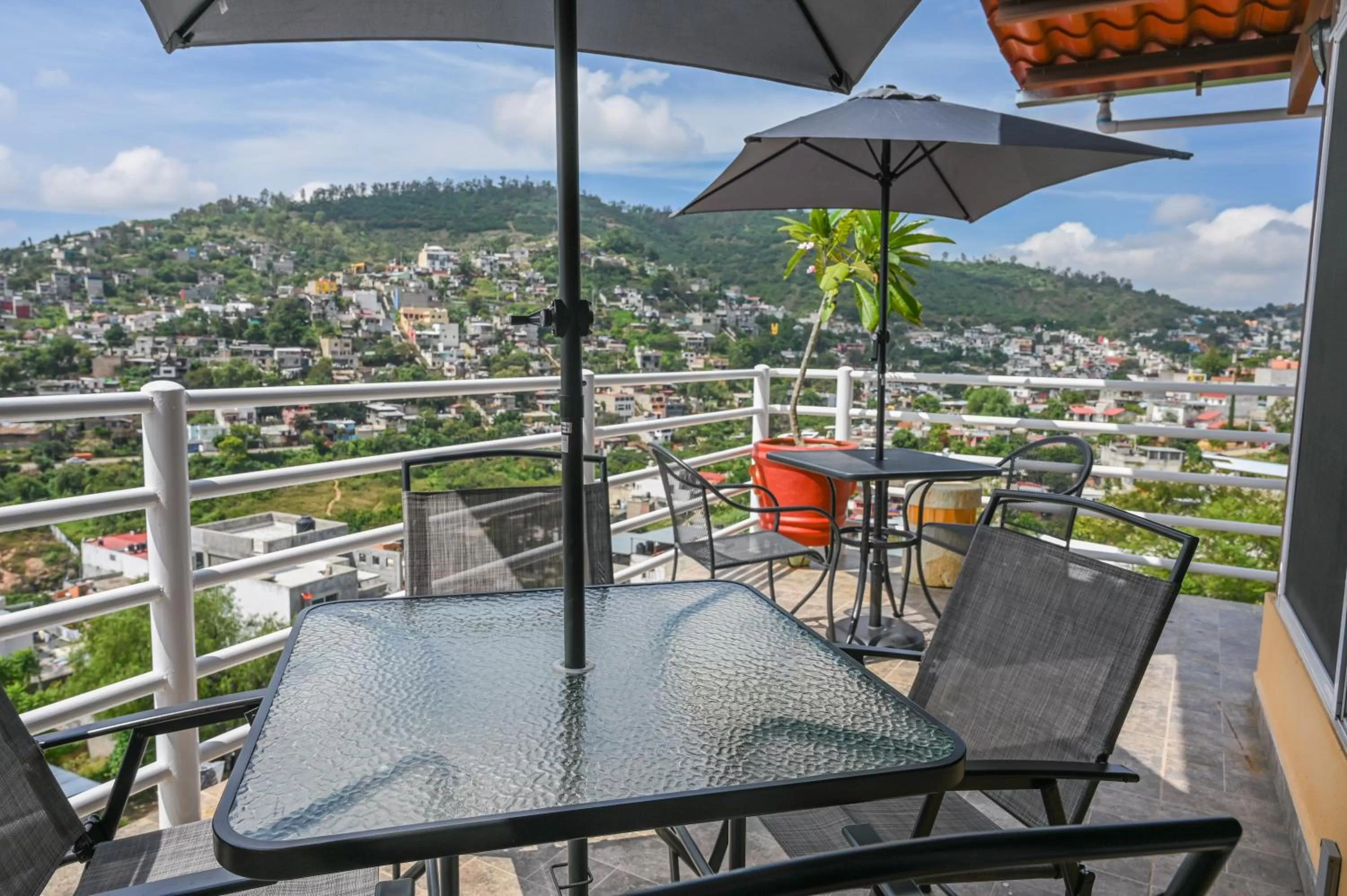 Twin Room with City View - single occupancy in Casa LEONOR