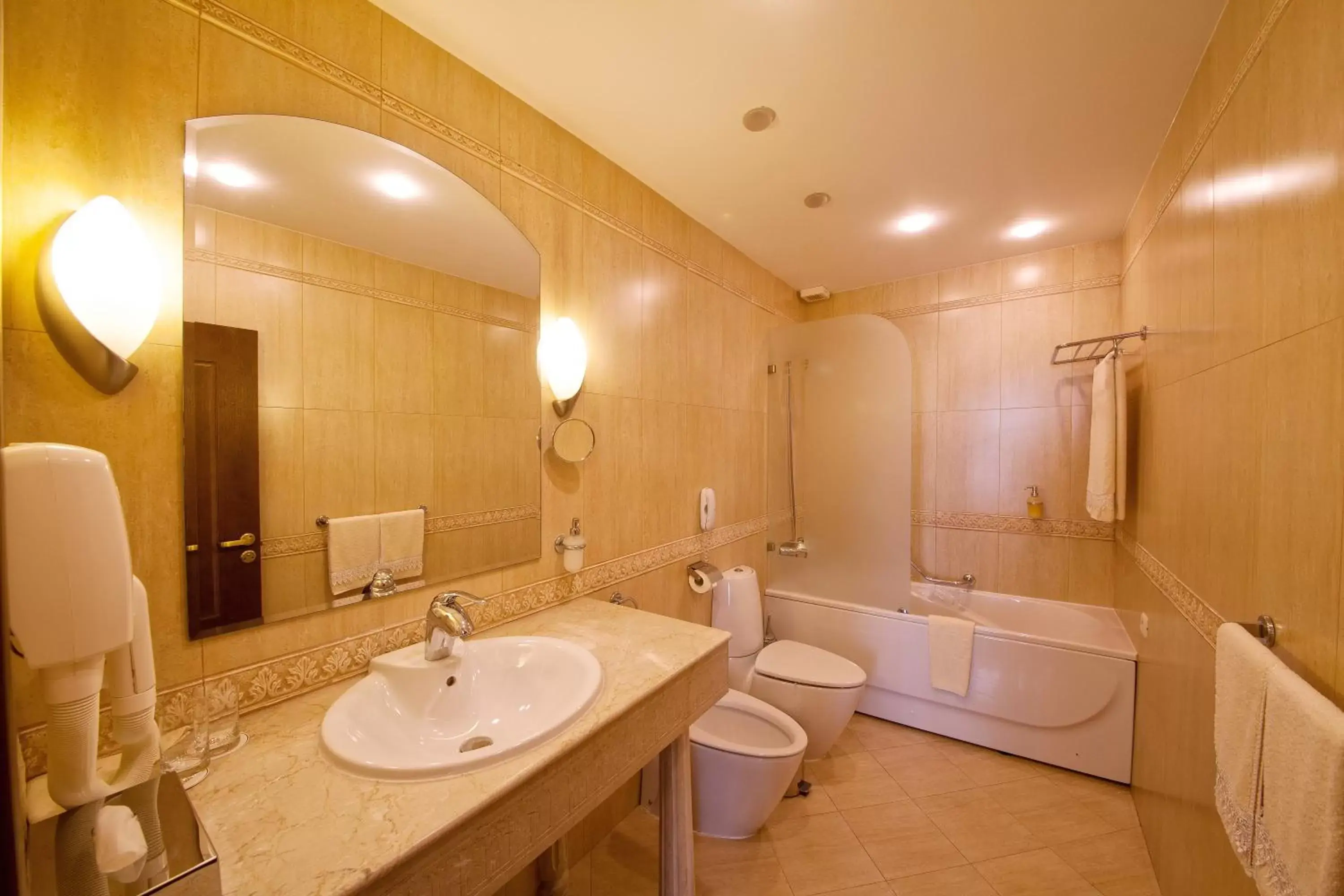 Bathroom in Grand Hotel London Bathroom in Grand Hotel London