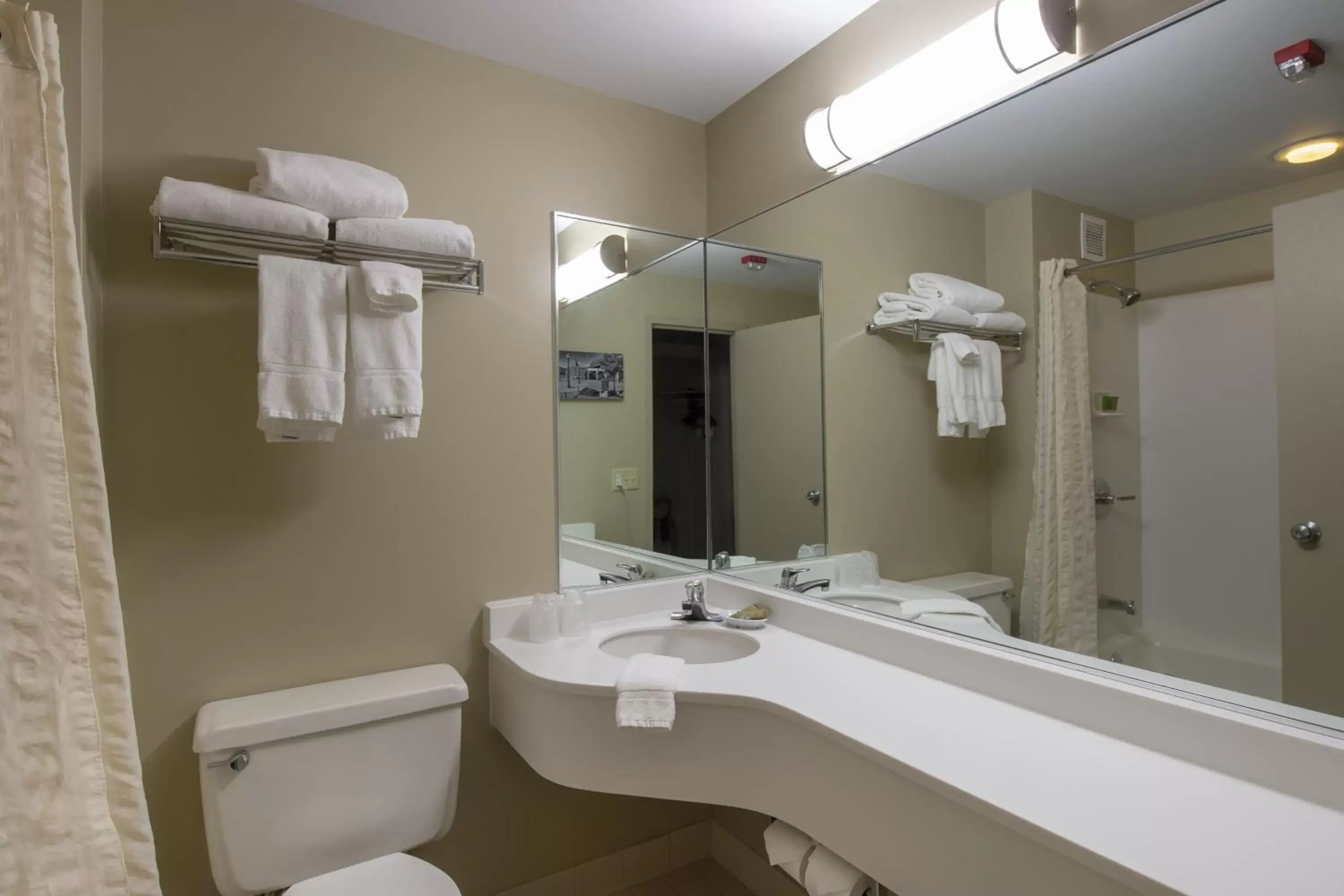 Bathroom in RIT Inn & Conference Center