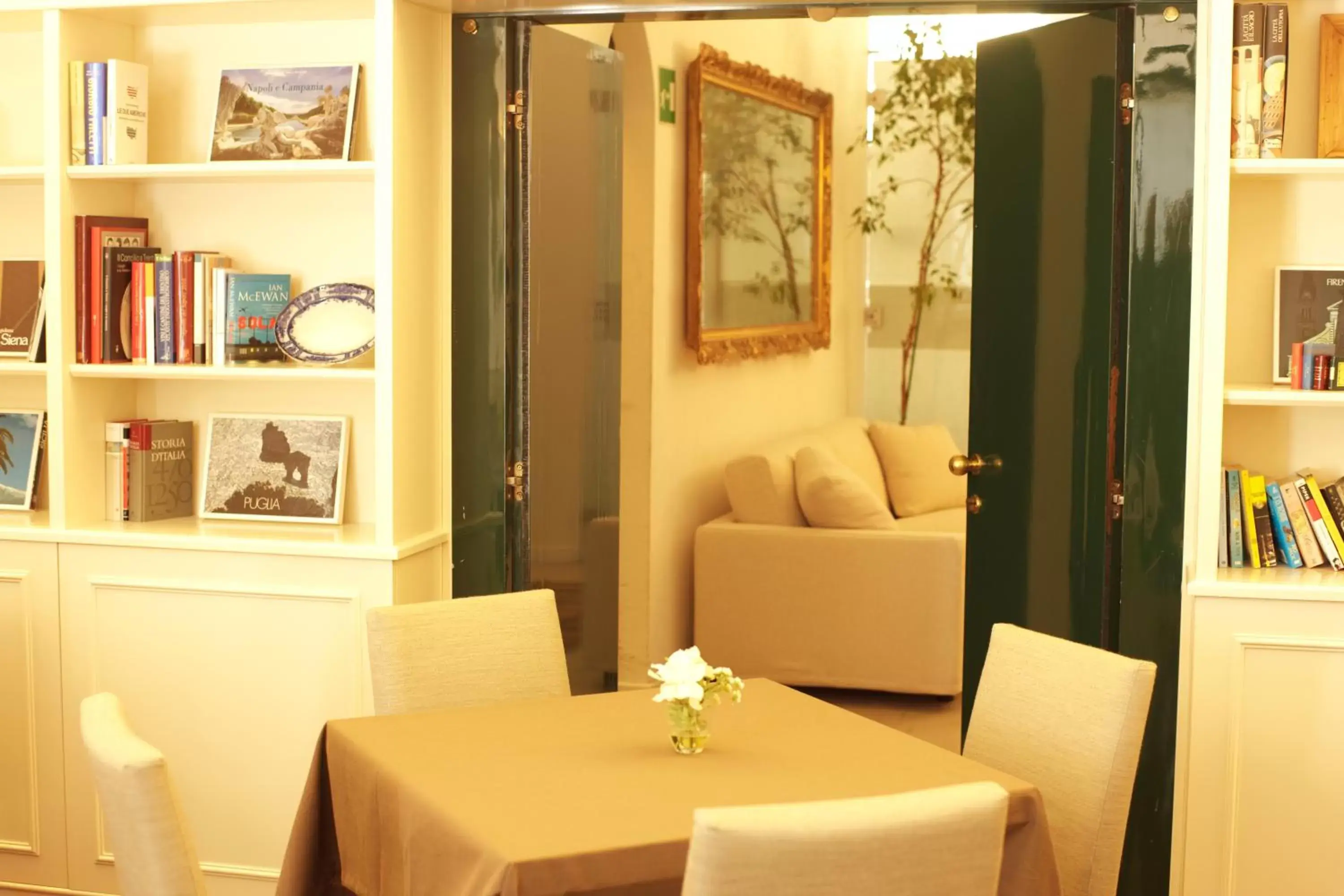 Library, Seating Area in Albergo Accademia