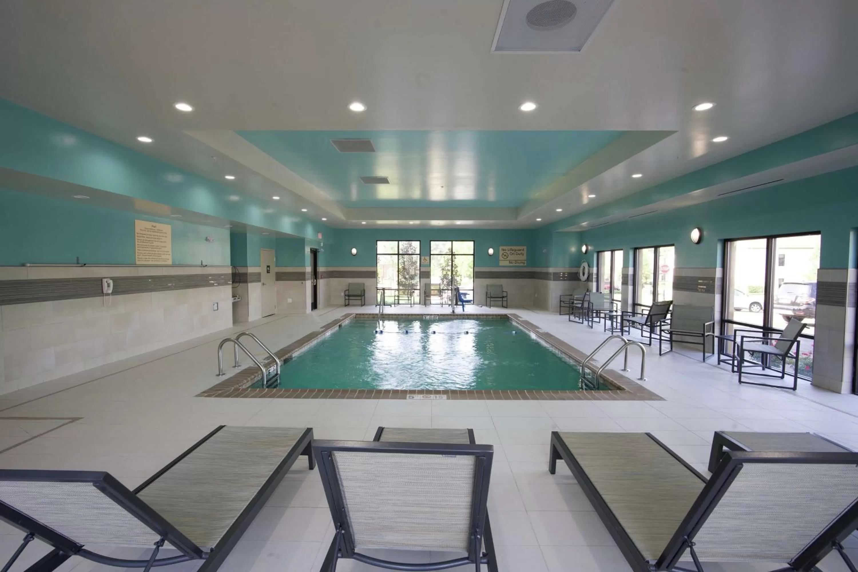 Pool view in Hampton Inn & Suites Ridgeland