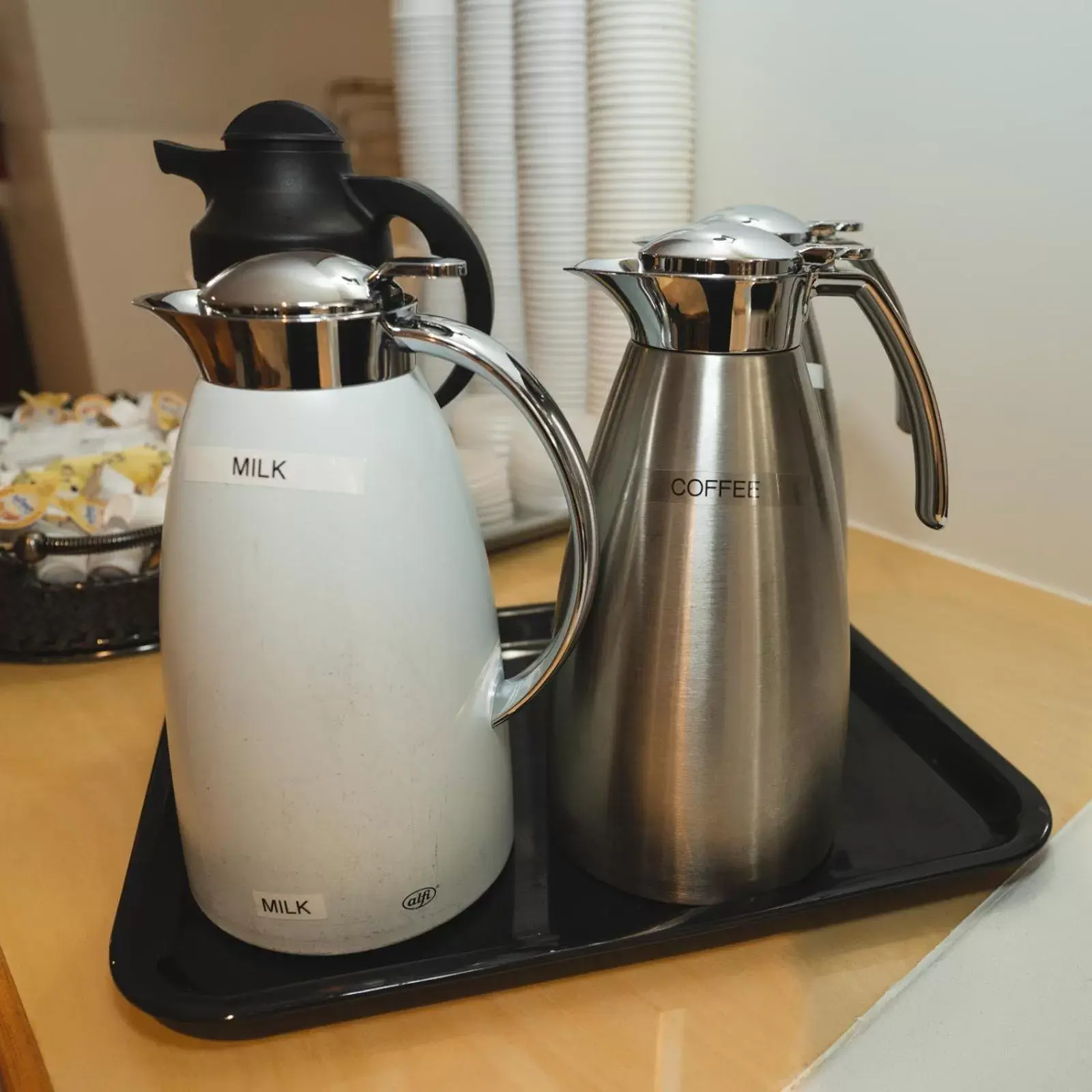 Coffee/tea facilities in Robin Hood Inn and Suites