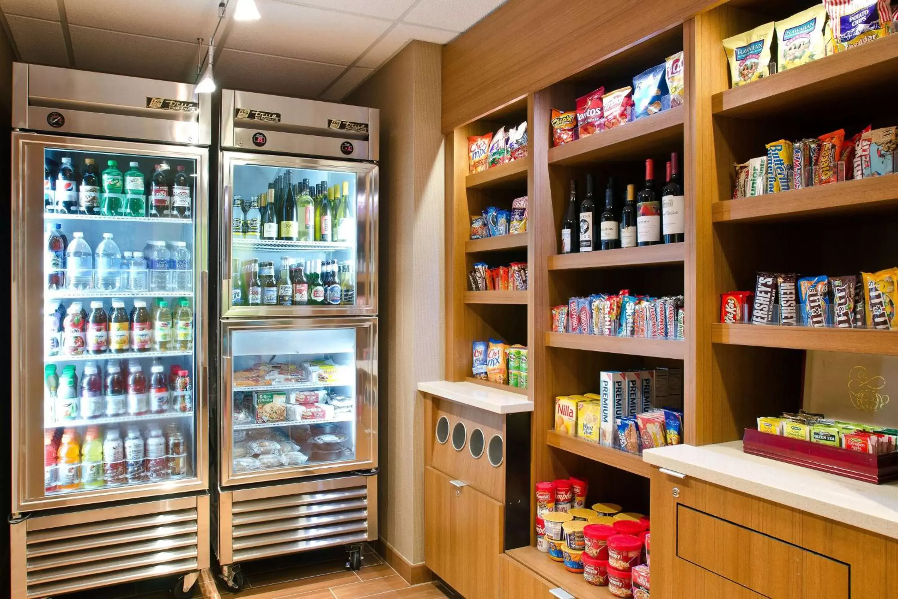 Restaurant/places to eat, Supermarket/Shops in Sonesta Select Seattle Renton Suites