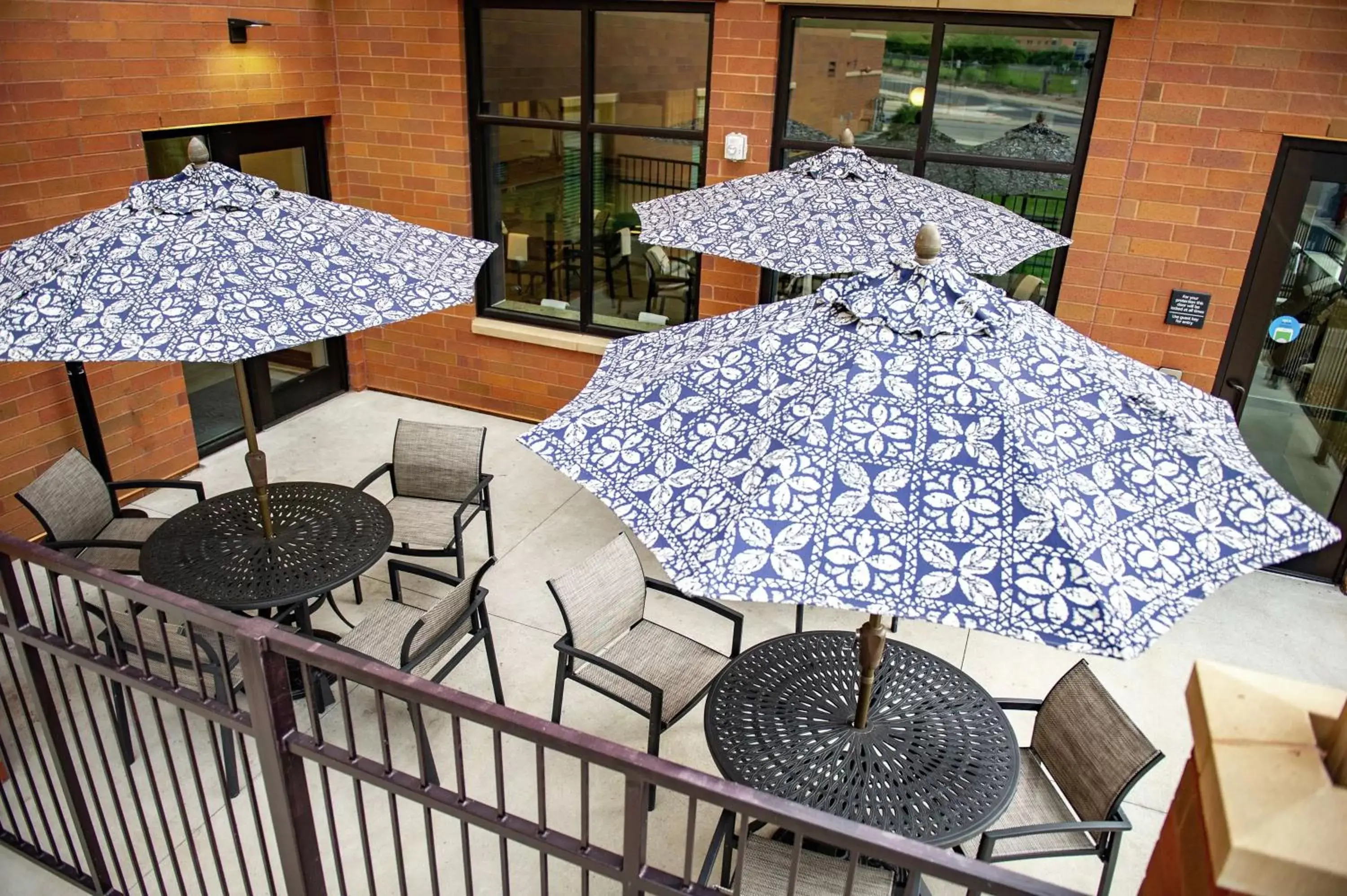 Patio in Hampton Inn and Suites La Crosse Downtown