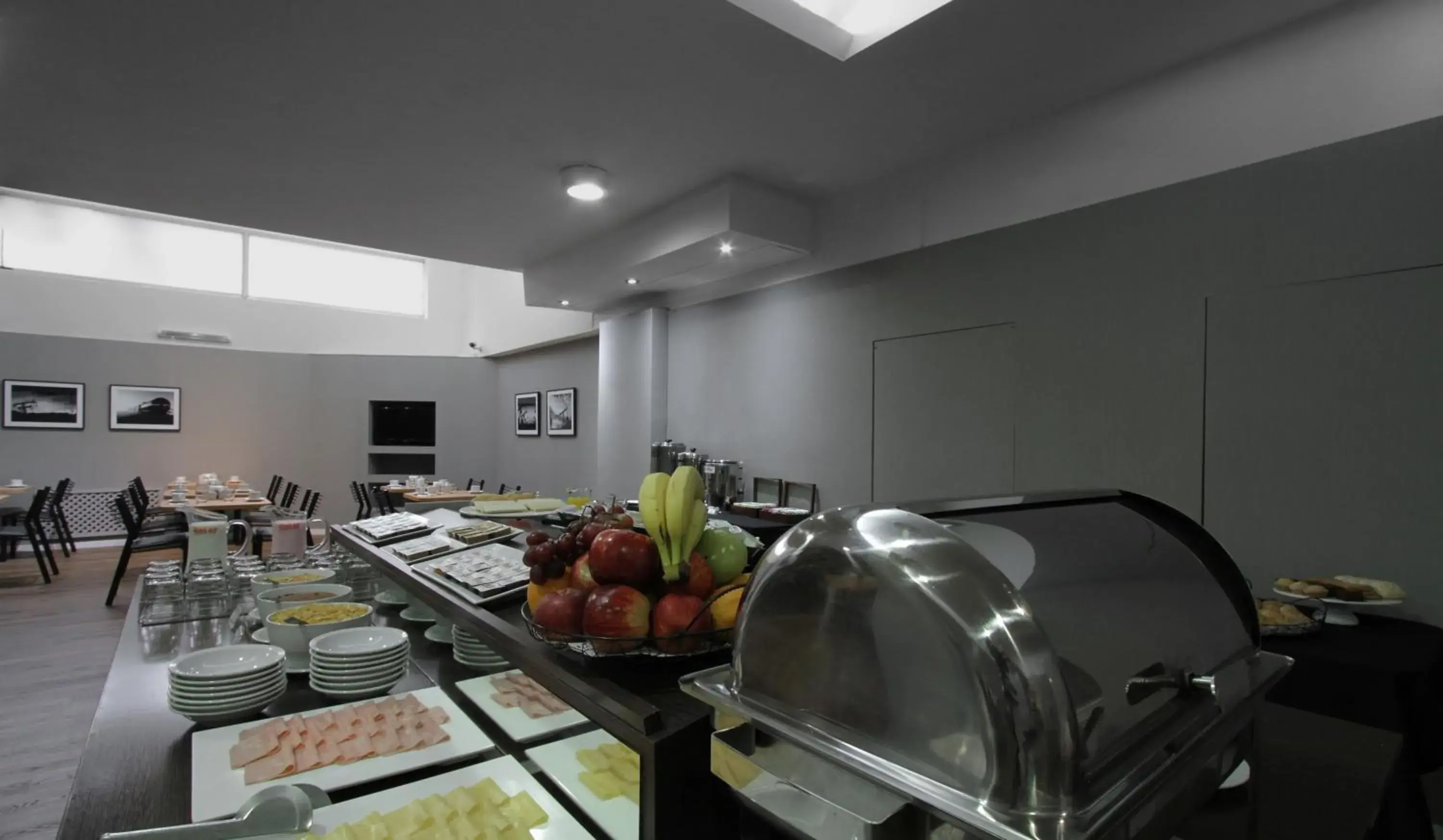 Buffet breakfast, Kitchen/Kitchenette in Hotel 8 de Octubre