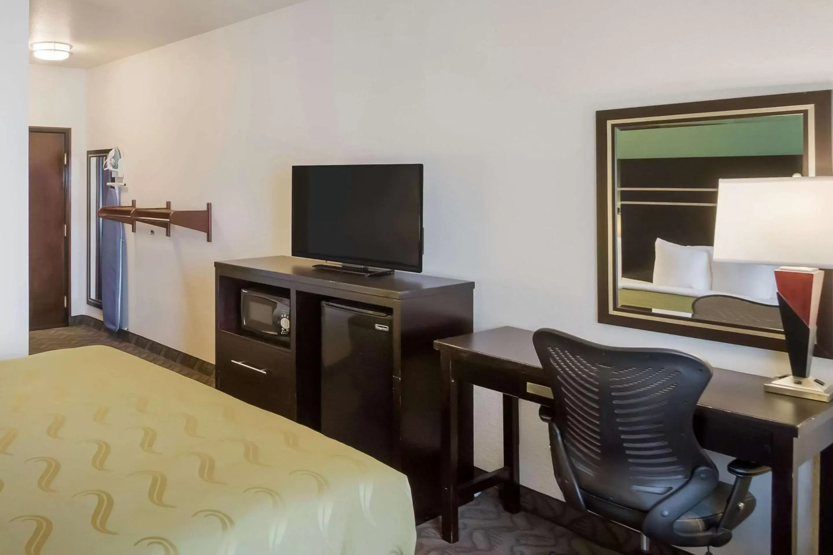 Bedroom, TV/Entertainment Center in Quality Inn & Suites Airport West Salt Lake City