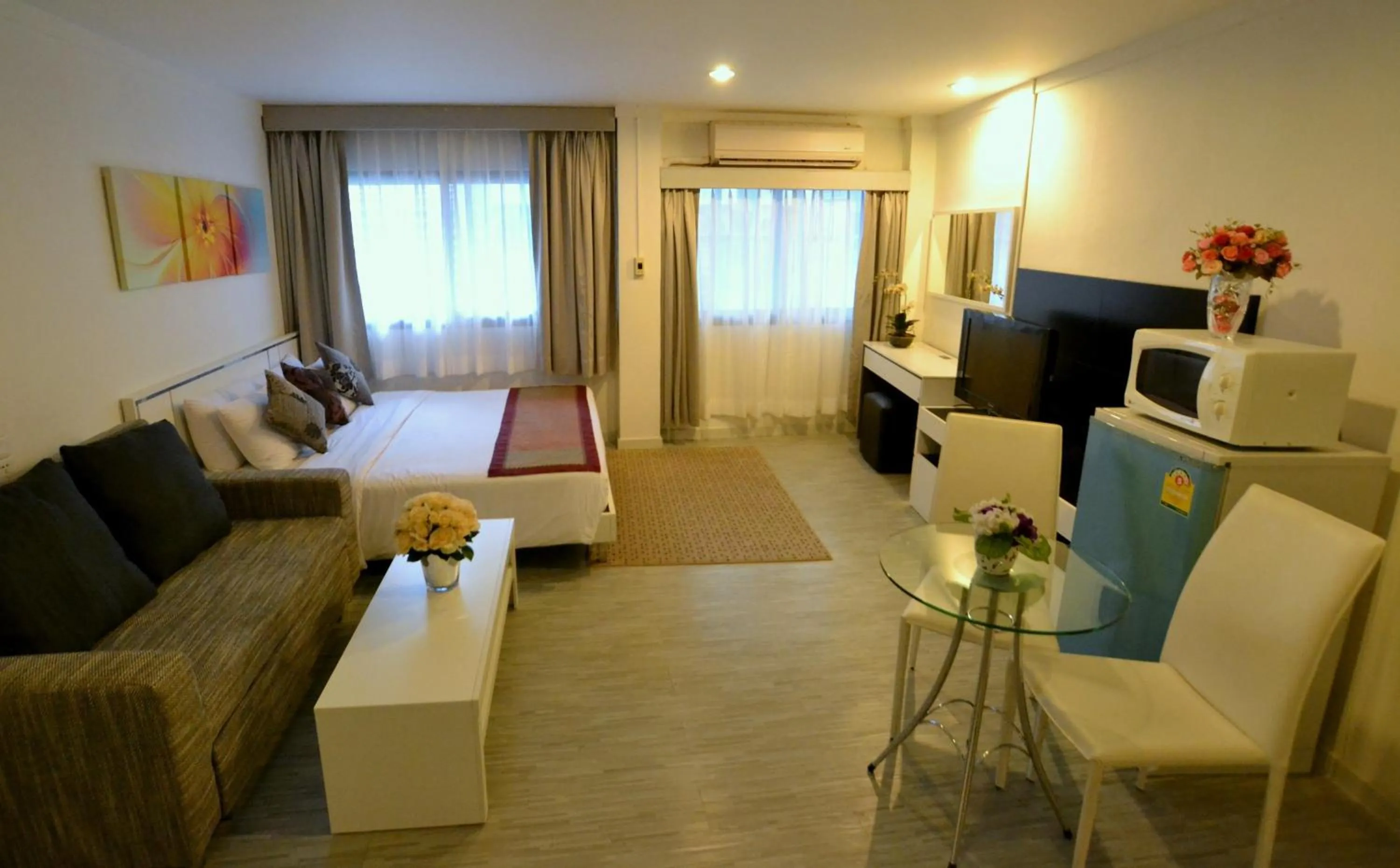 Photo of the whole room in Pratunam City Inn