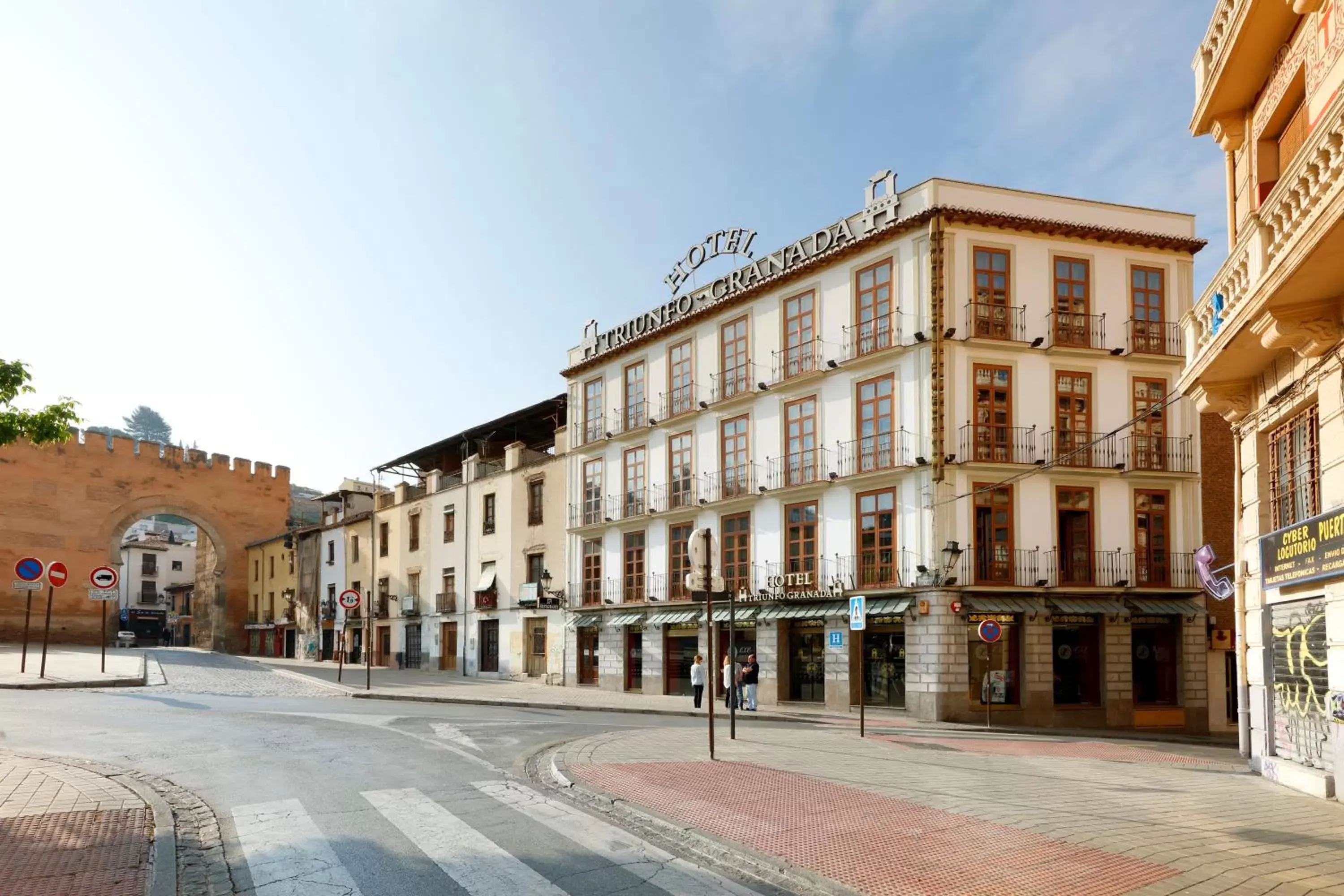 Facade/entrance in Exe Triunfo Granada