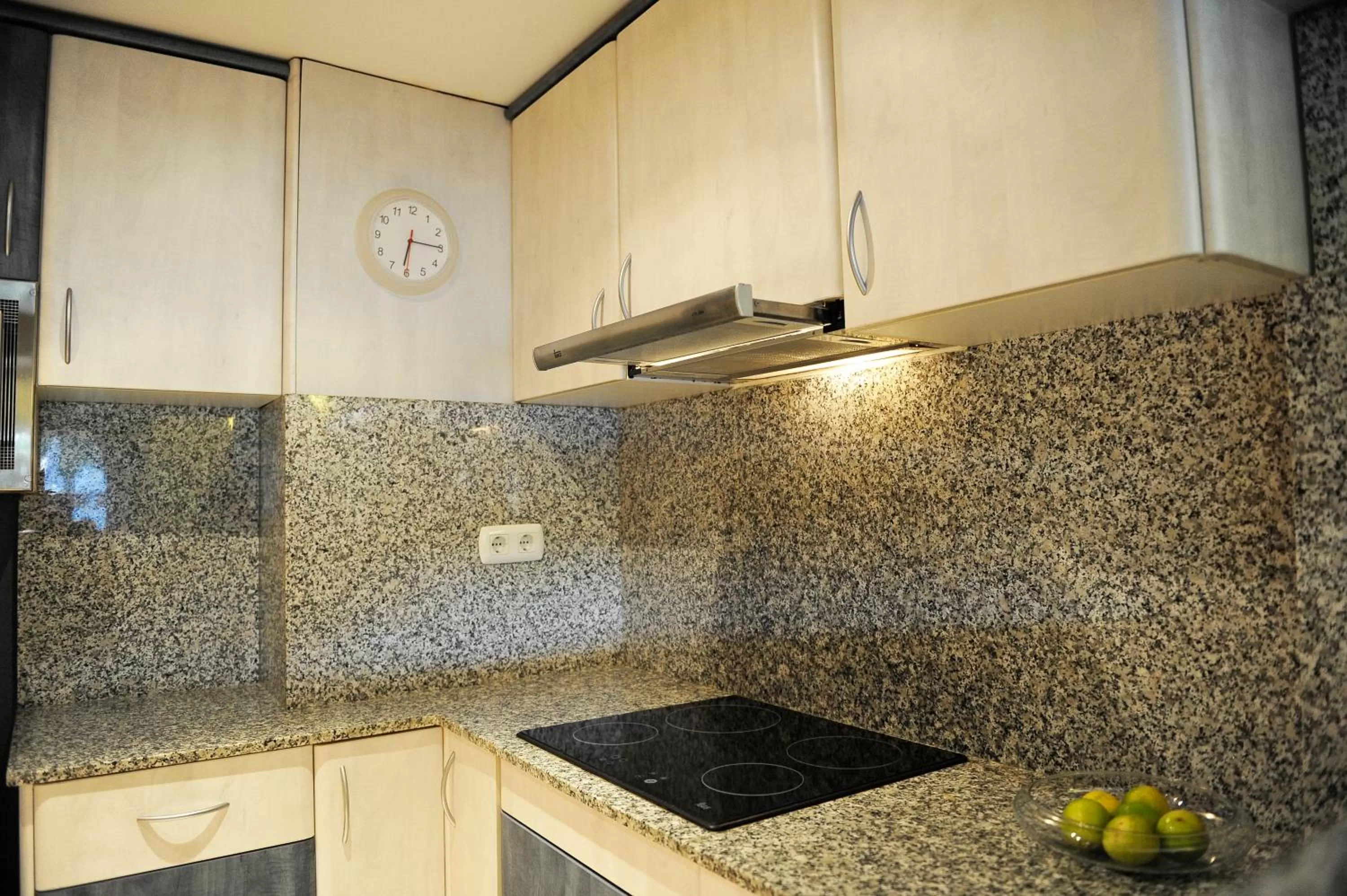 Kitchen or kitchenette in Aparthotel Marsol