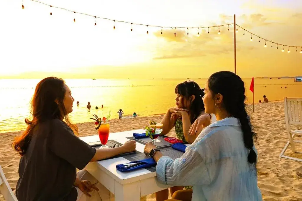 Sunrise, Guests in Sea Star Resort