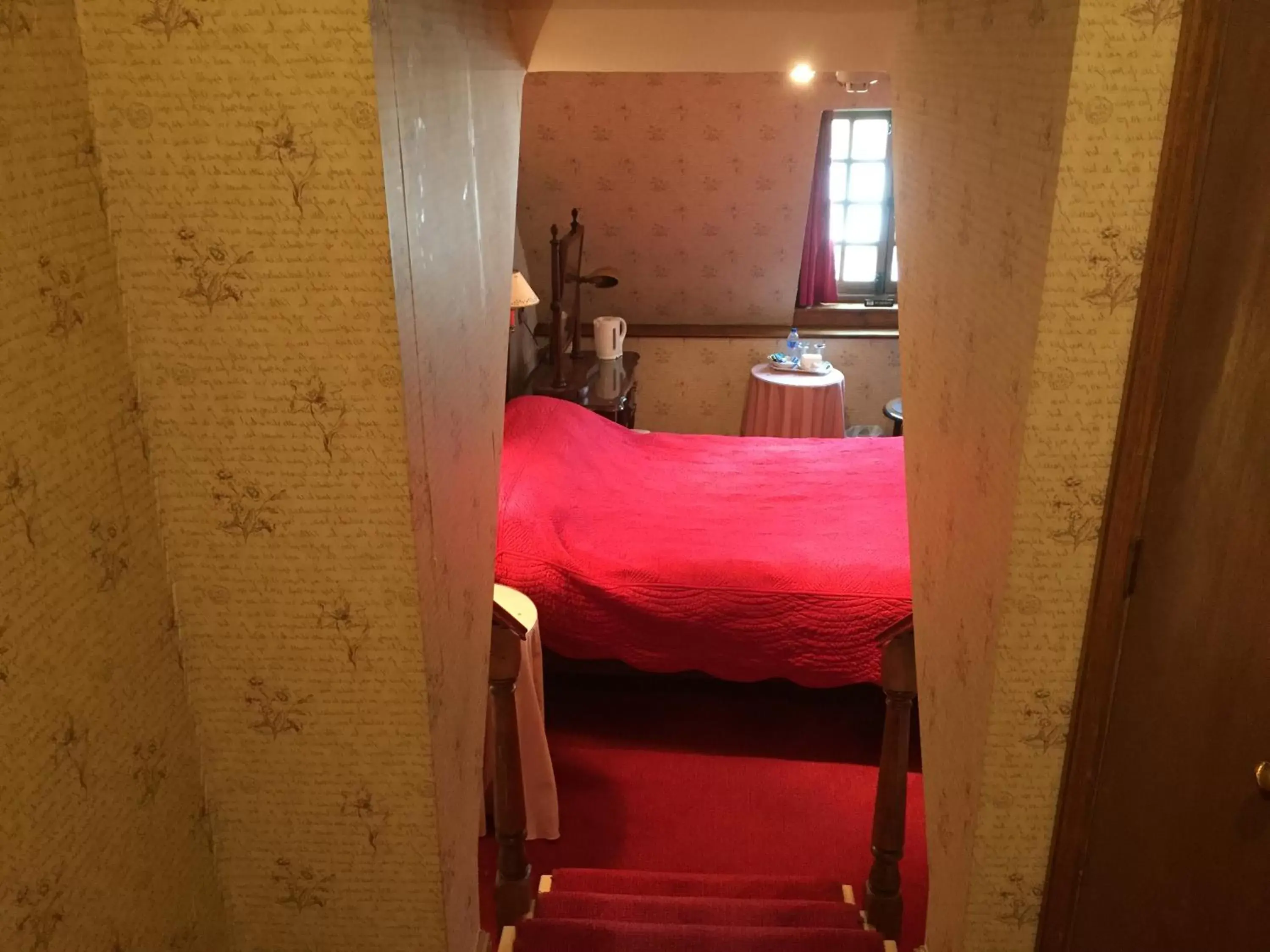 Bedroom, Bed in Cross Keys Hotel Chatteris