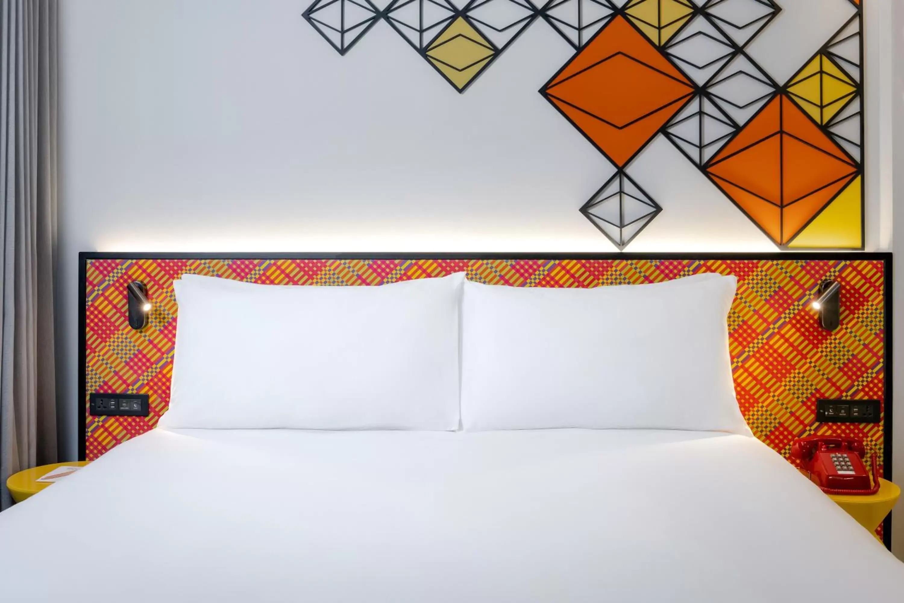 Bed in ibis Styles Bangkok Silom