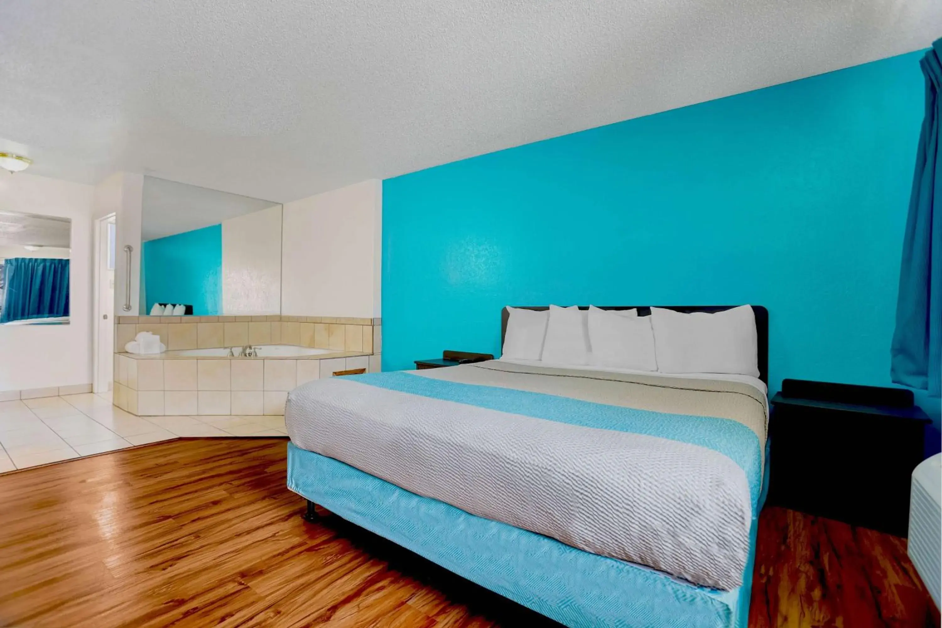 Bedroom, Bed in Motel 6-Fort Bragg, CA
