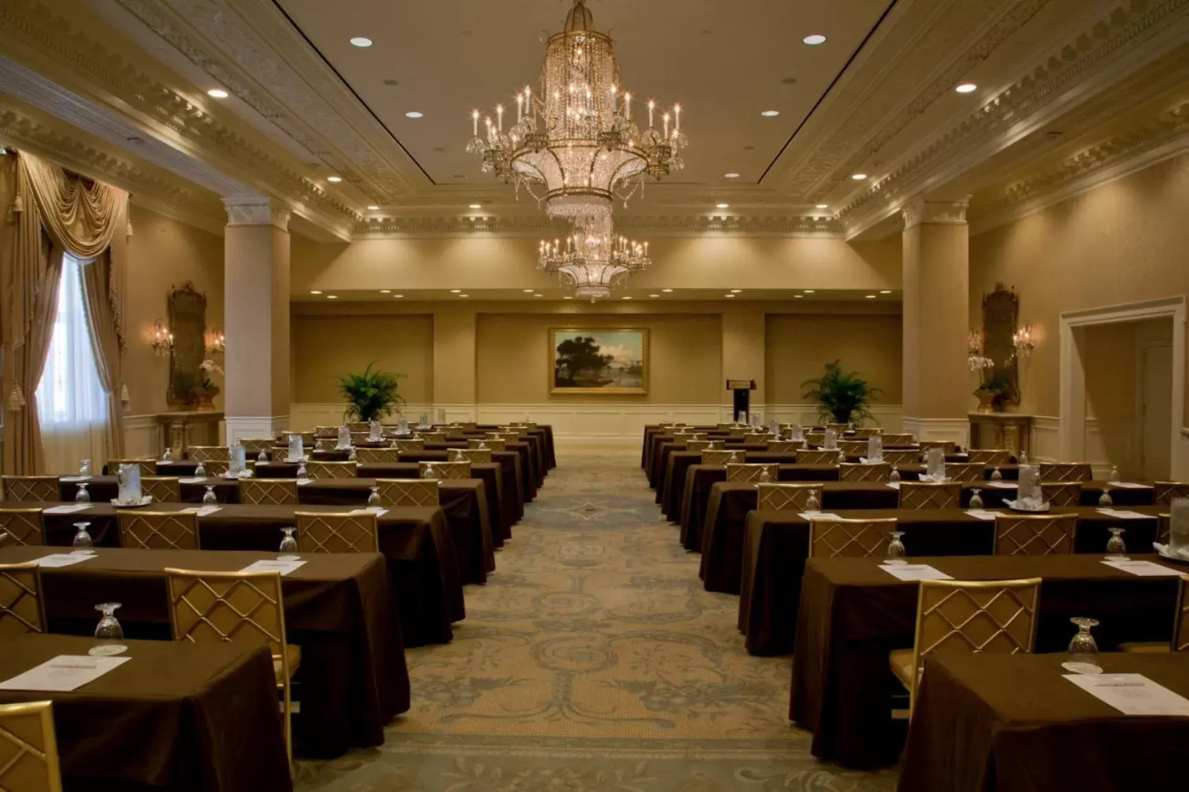 Business facilities, Restaurant/Places to Eat in Hotel Monteleone