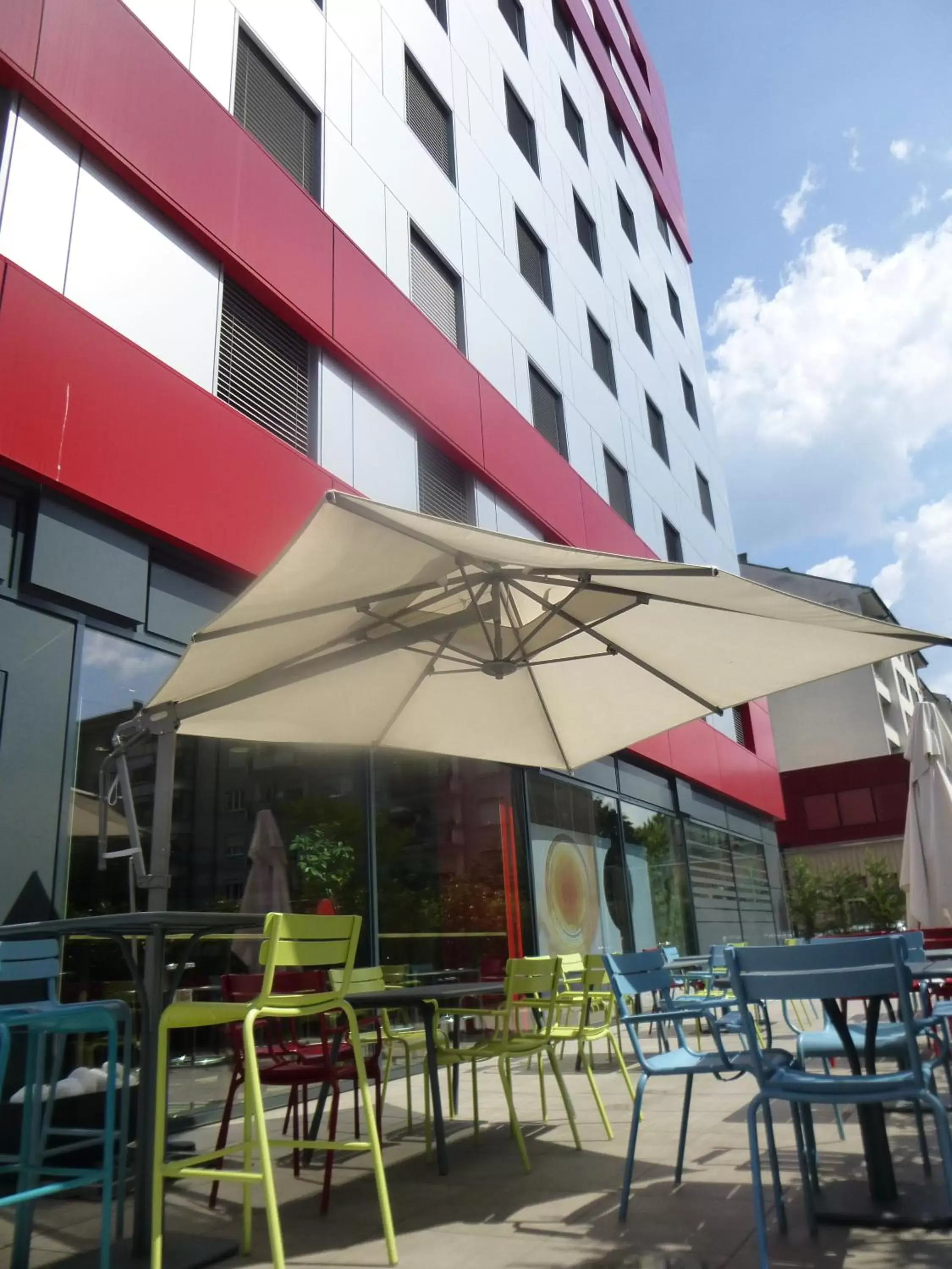 Balcony/Terrace, Restaurant/Places to Eat in ibis Genève Centre Nations