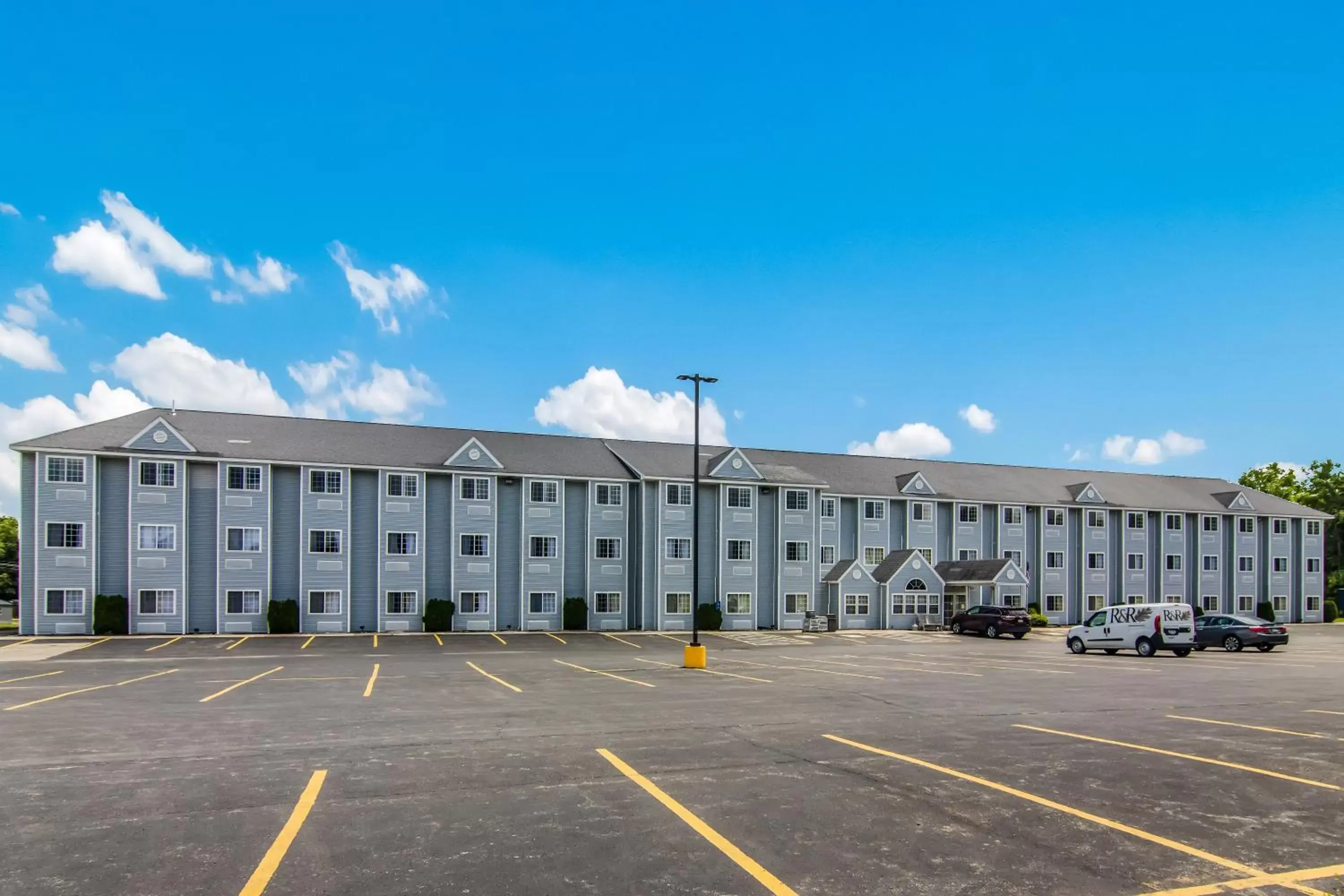 Property Building in Quality Inn & Suites Grove City-Outlet Mall