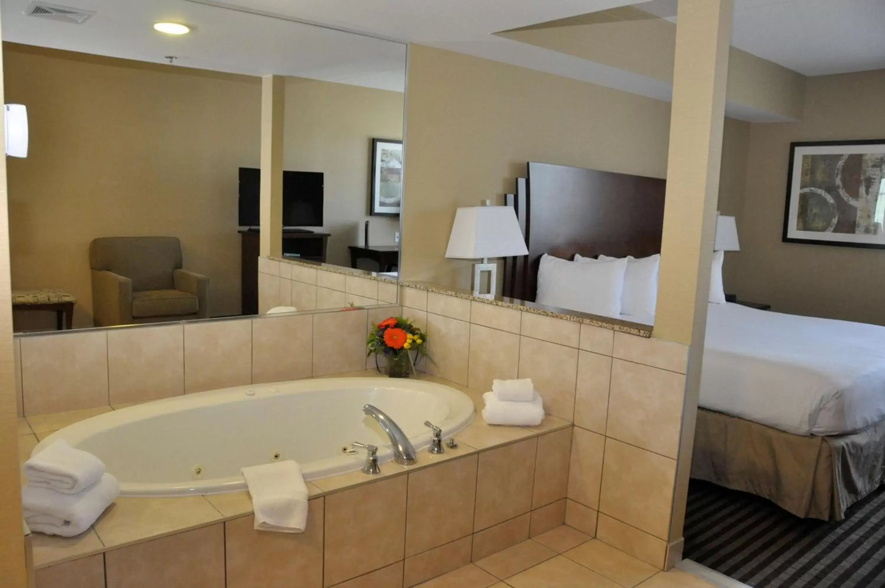 Bedroom, Bathroom in Best Western Plus Barrie