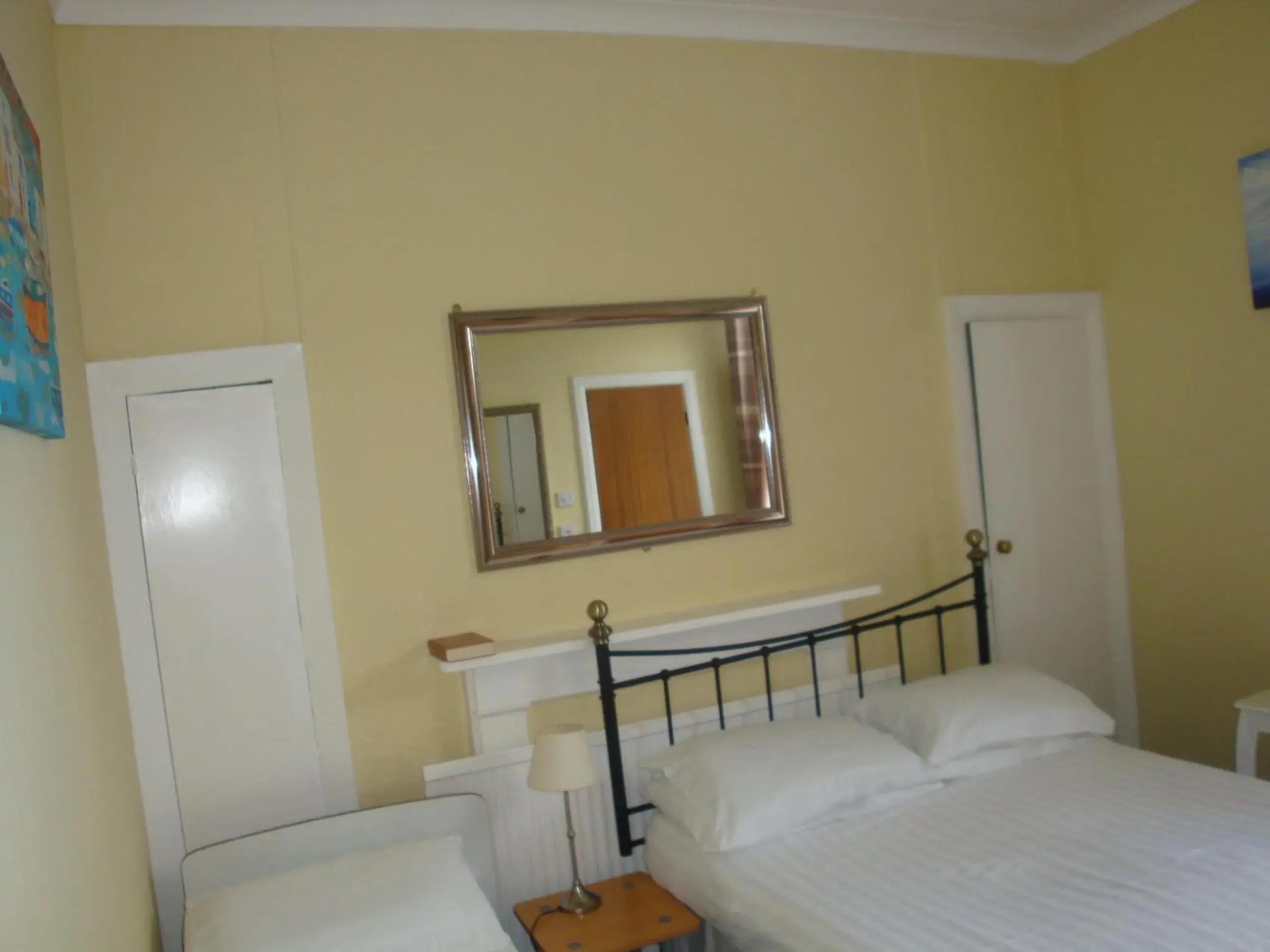 Bedroom, Bed in Spencer Court