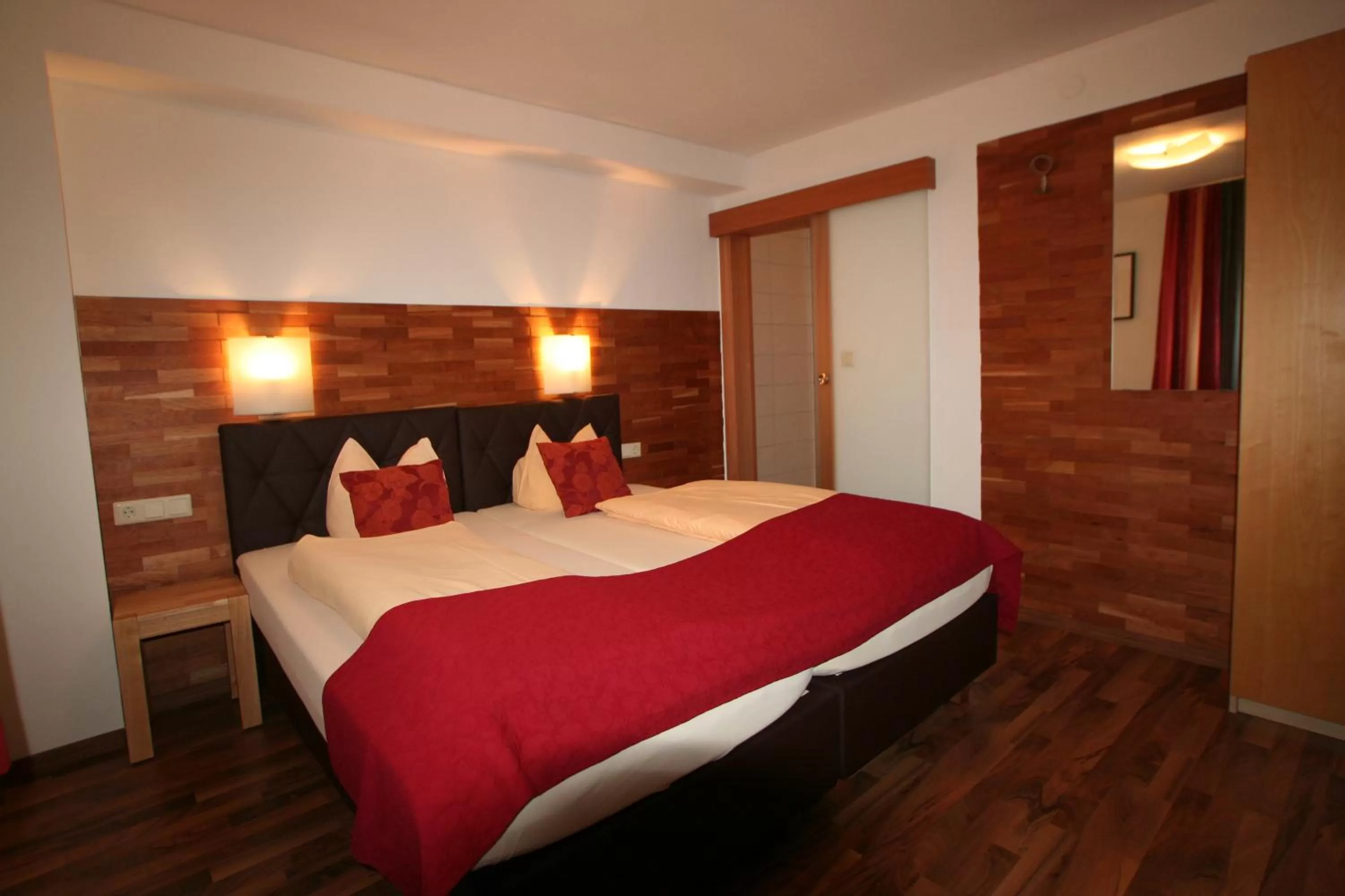 Photo of the whole room, Bed in Hotel Engl