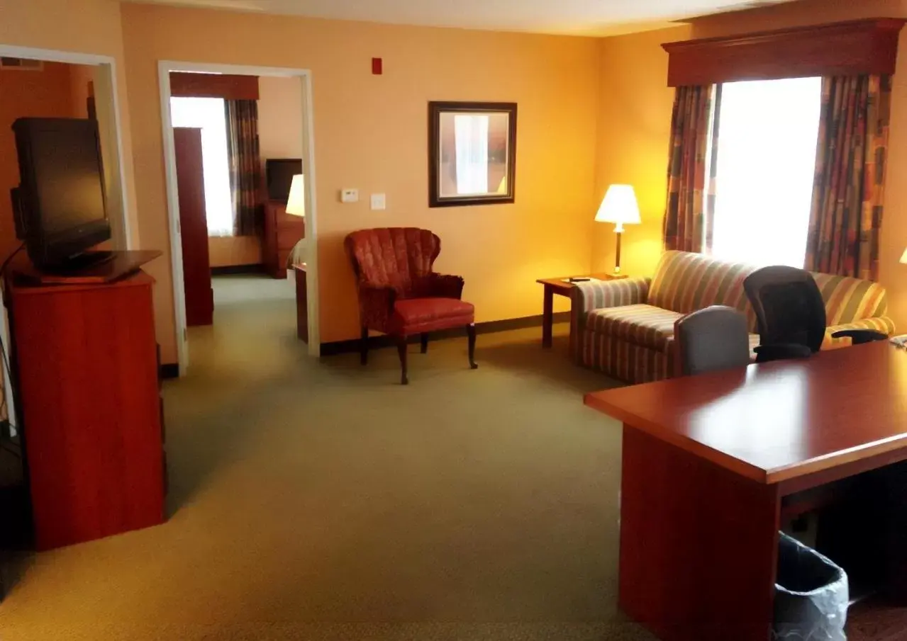 Seating Area in GrandStay Hotel & Suites Downtown Sheboygan