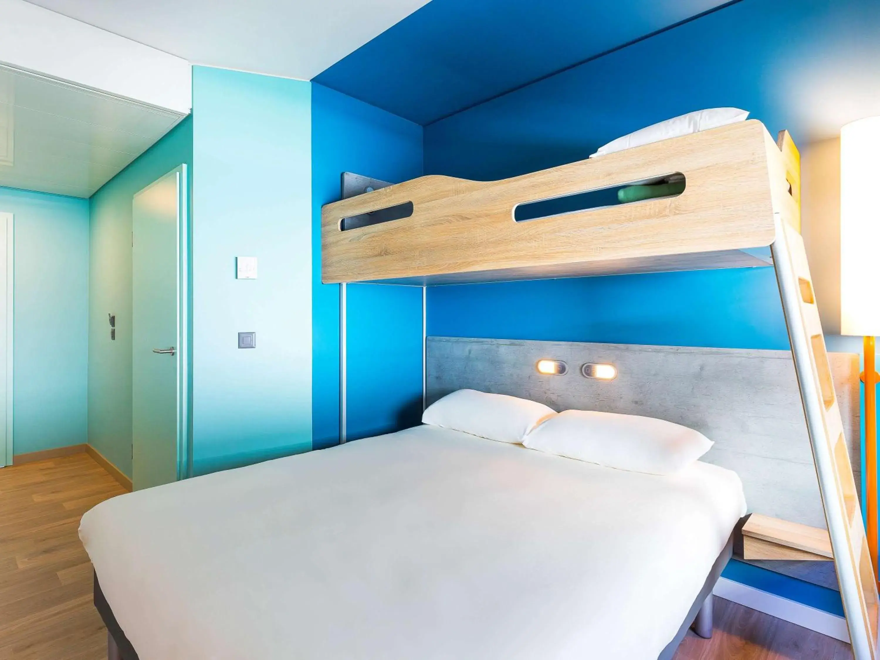 Photo of the whole room, Bunk Bed in ibis budget Geneve Palexpo Aeroport