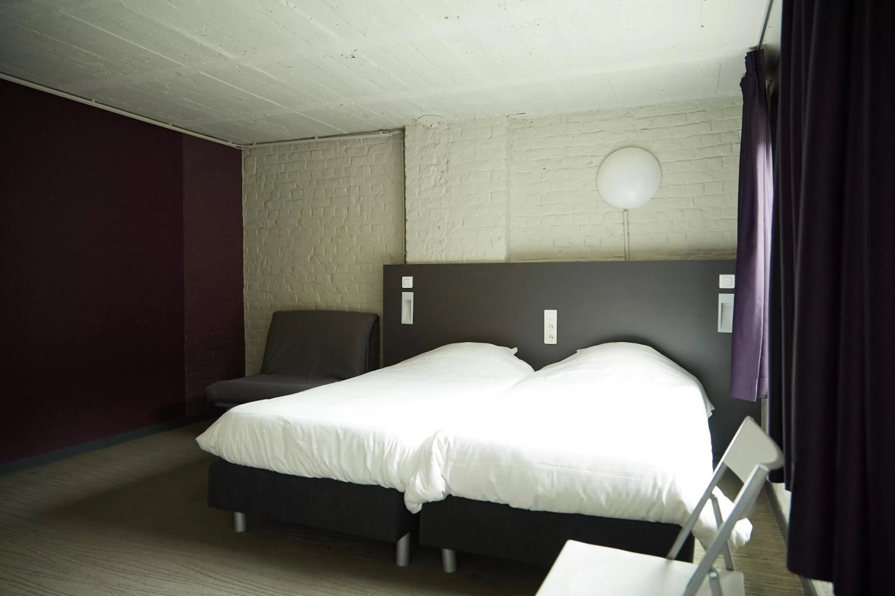 Bedroom, Bed in Focus Budget