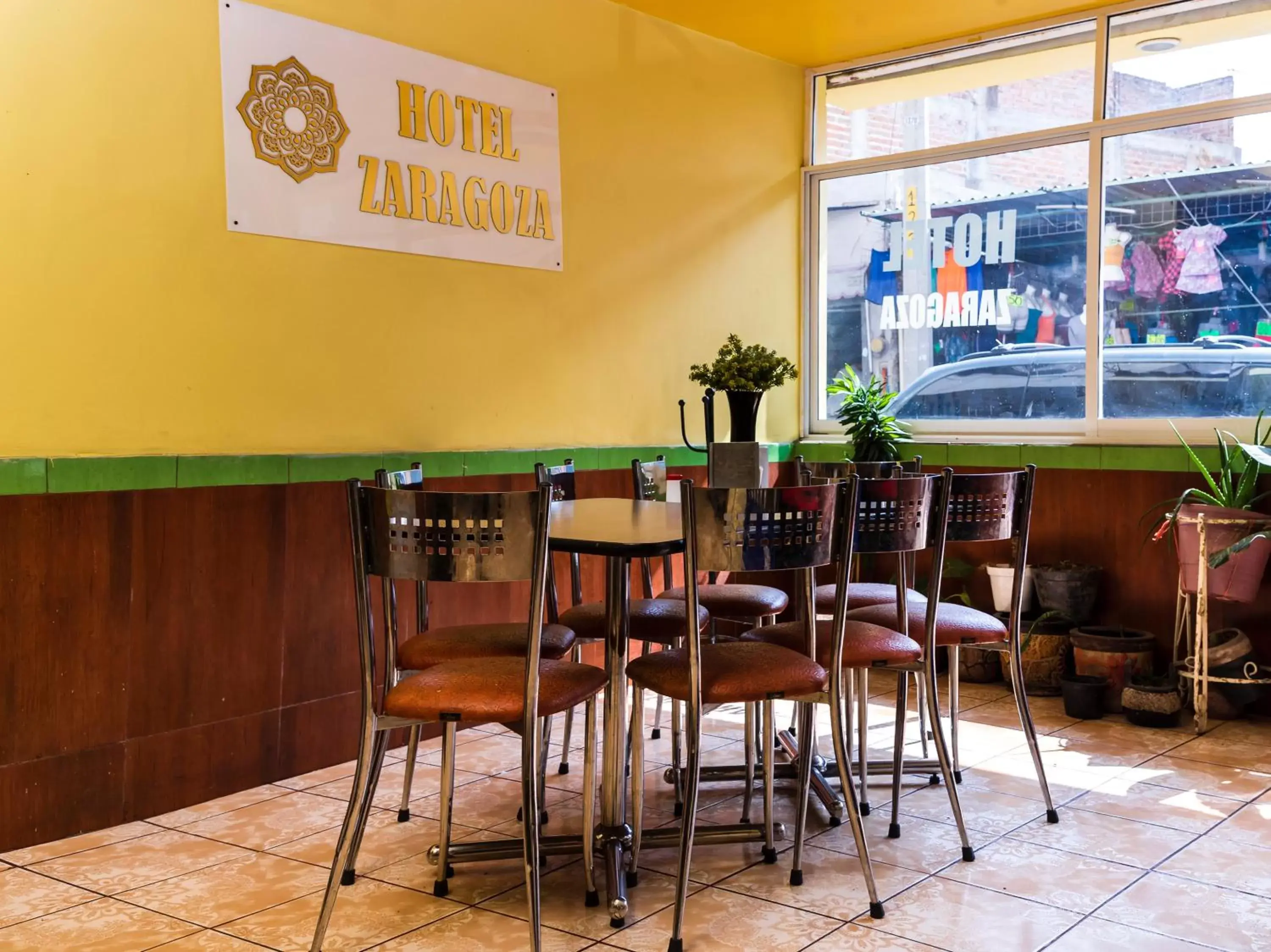 Restaurant/Places to Eat in Hotel Zaragoza